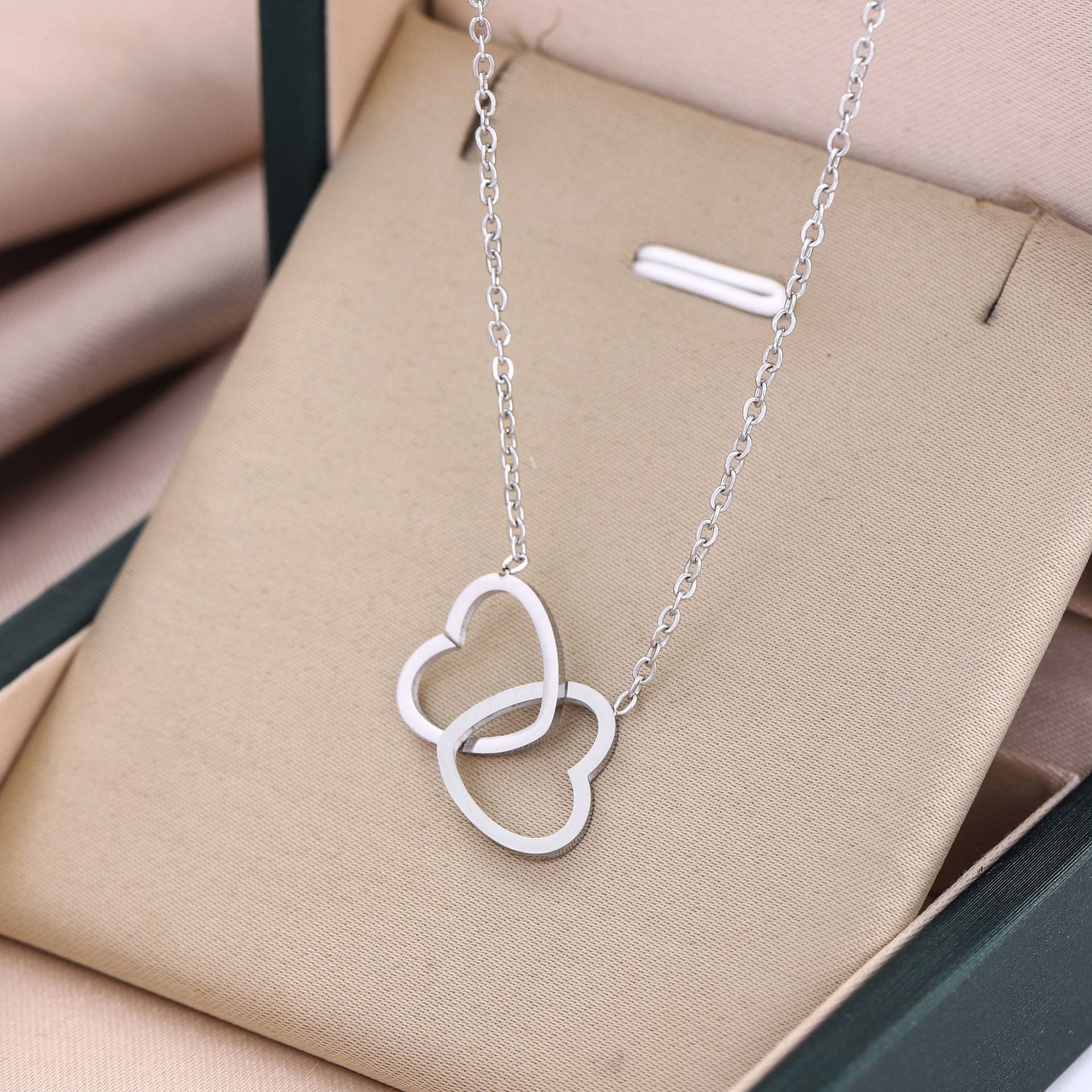 Wholesale Titanium Steel Non-Fading Love Interlocking Necklace