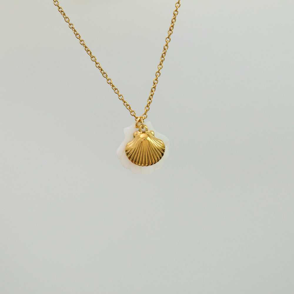 Wholesale Summer-Style Giraffe Pendant Shell  Stainless Steel Necklace