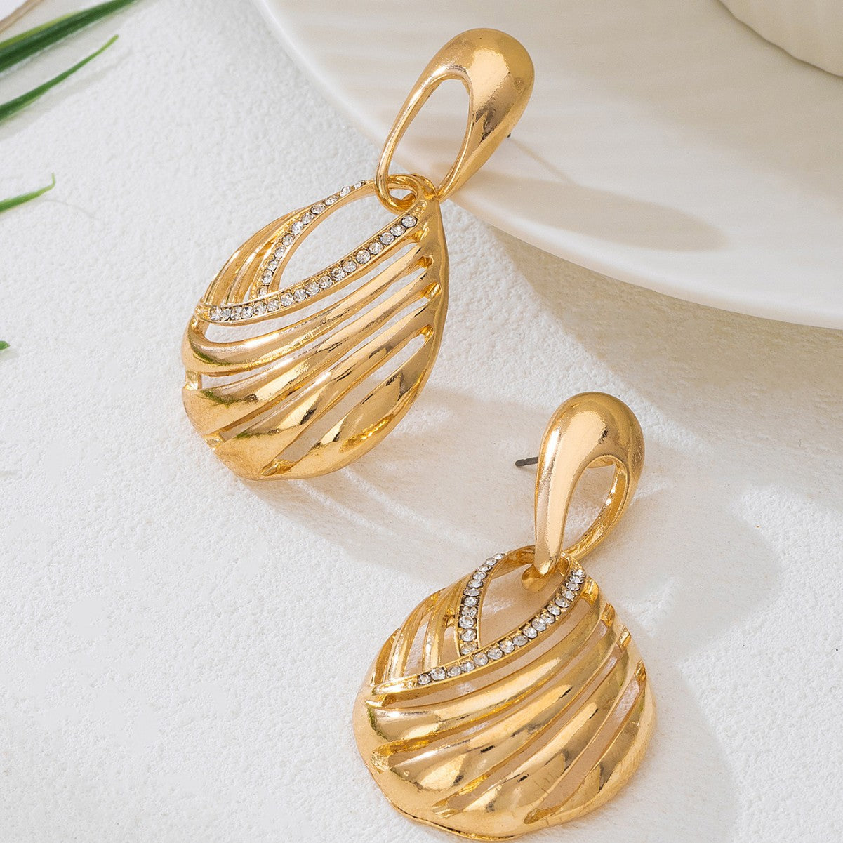 Wholesale Gold Alloy Geometric Drop Earrings For Women Stylish Party Accessory