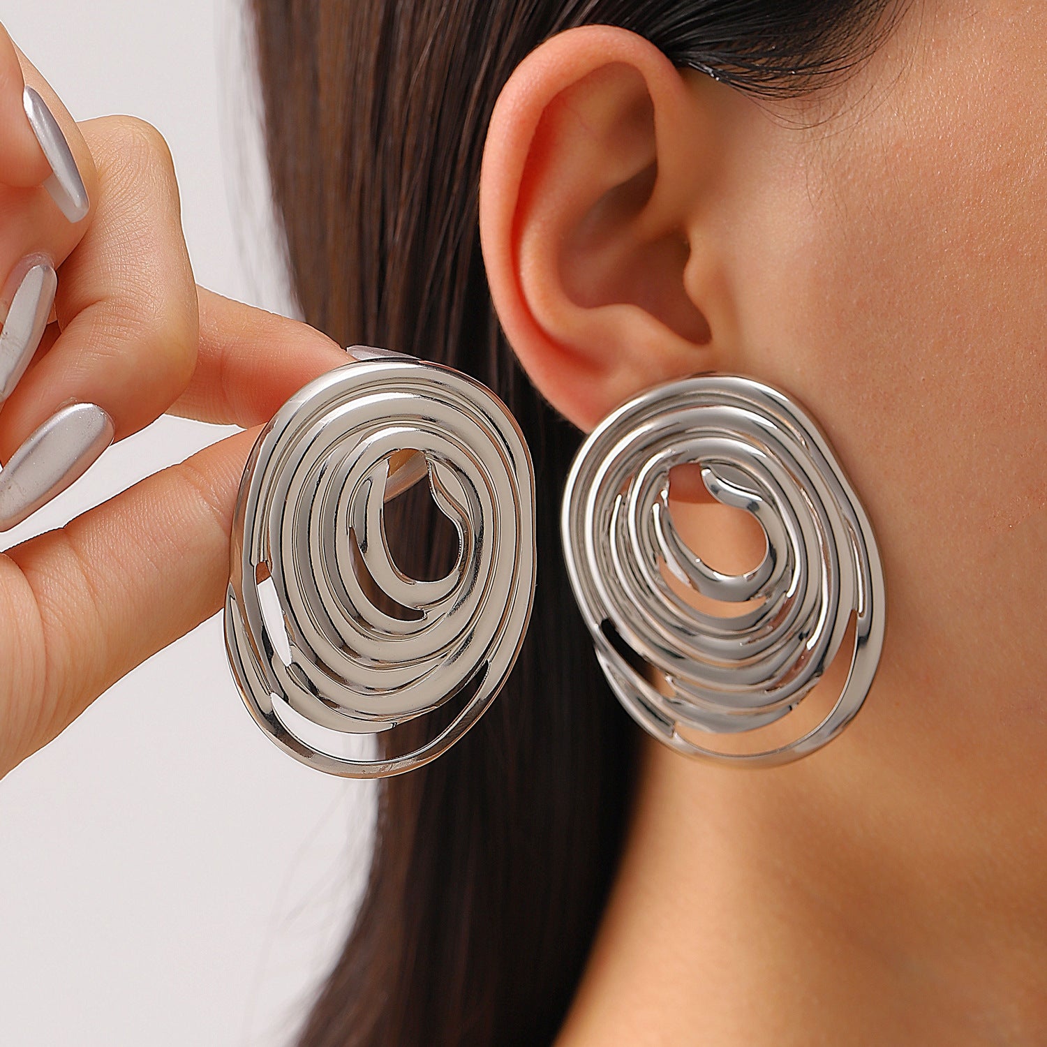 Wholesale Electroplated Metal Earrings Geometric Oval Pattern Fashion Accessory