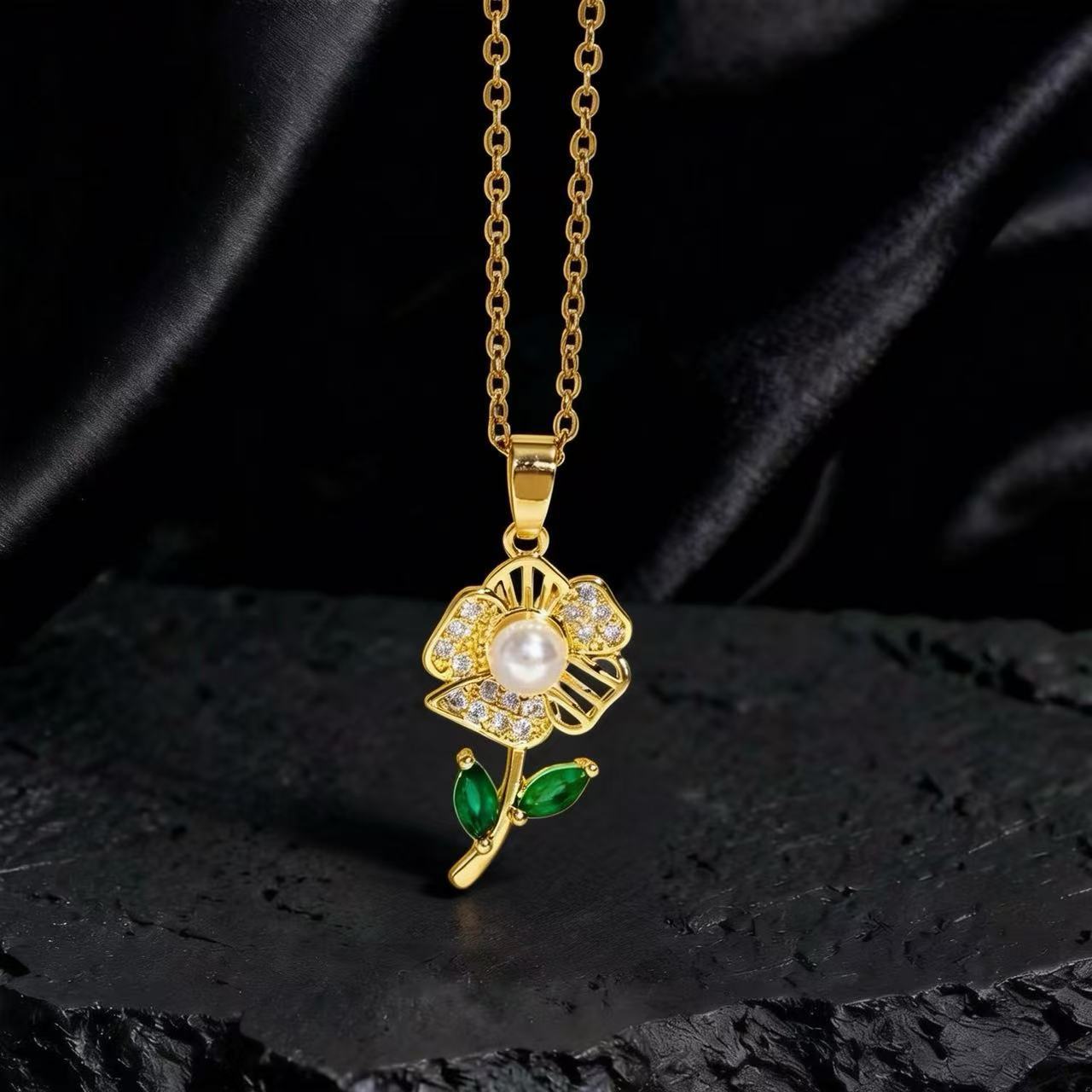 Wholesale Gold Plated Copper Zircon Sunflower Necklace Layering Jewelry For Women Trendy Party Fashion Accessory Everyday Wear Boutique Resale