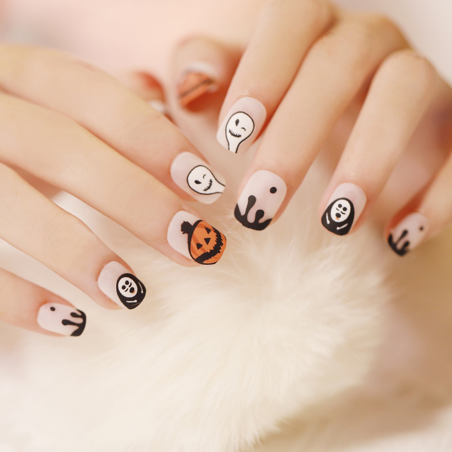 Wholesale 24 Pieces/box Halloween Short Press-on Nails Kits Nail Stickers ACC-NS-LeFan032