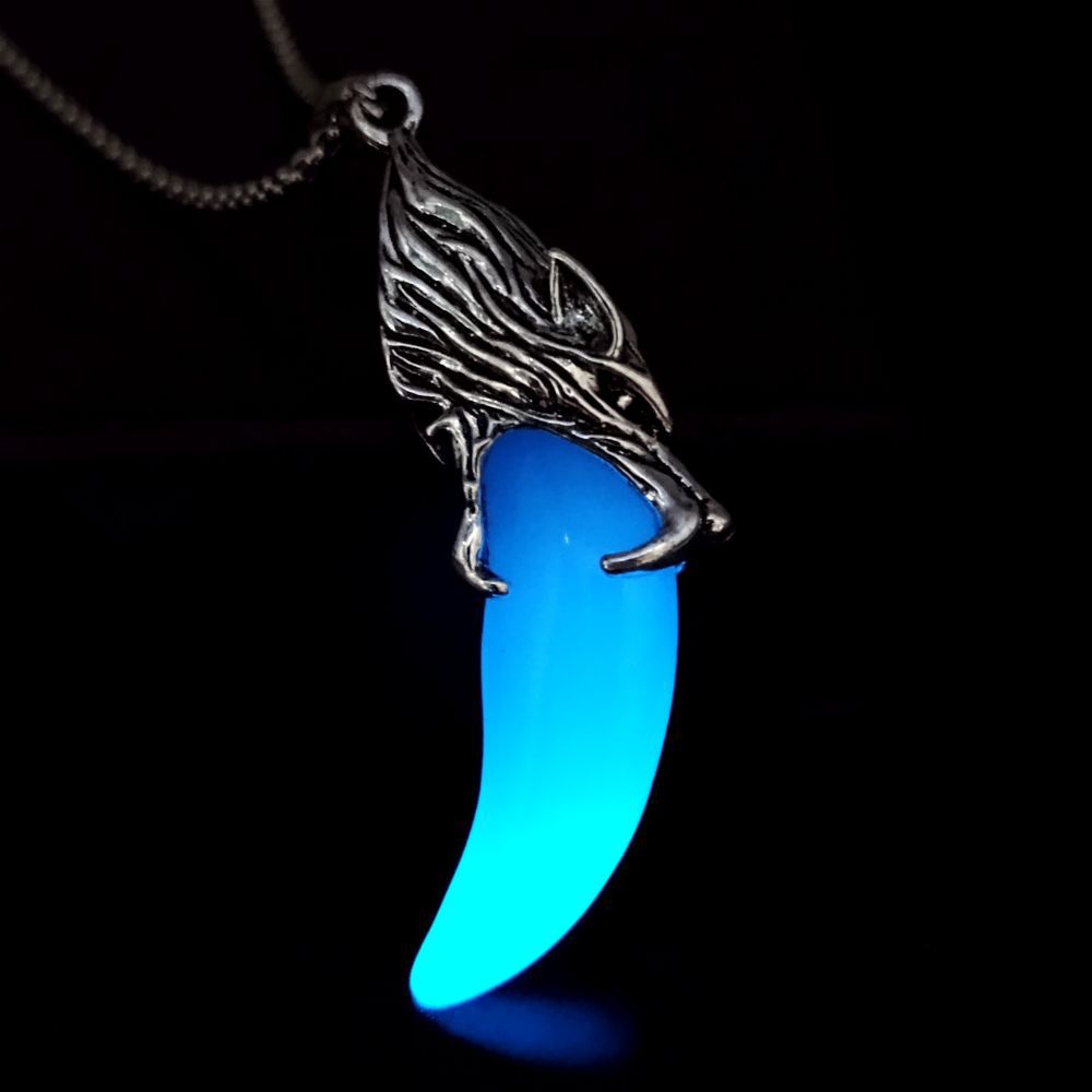Wholesale Retro fashion wolf head luminous fangs shape necklaces