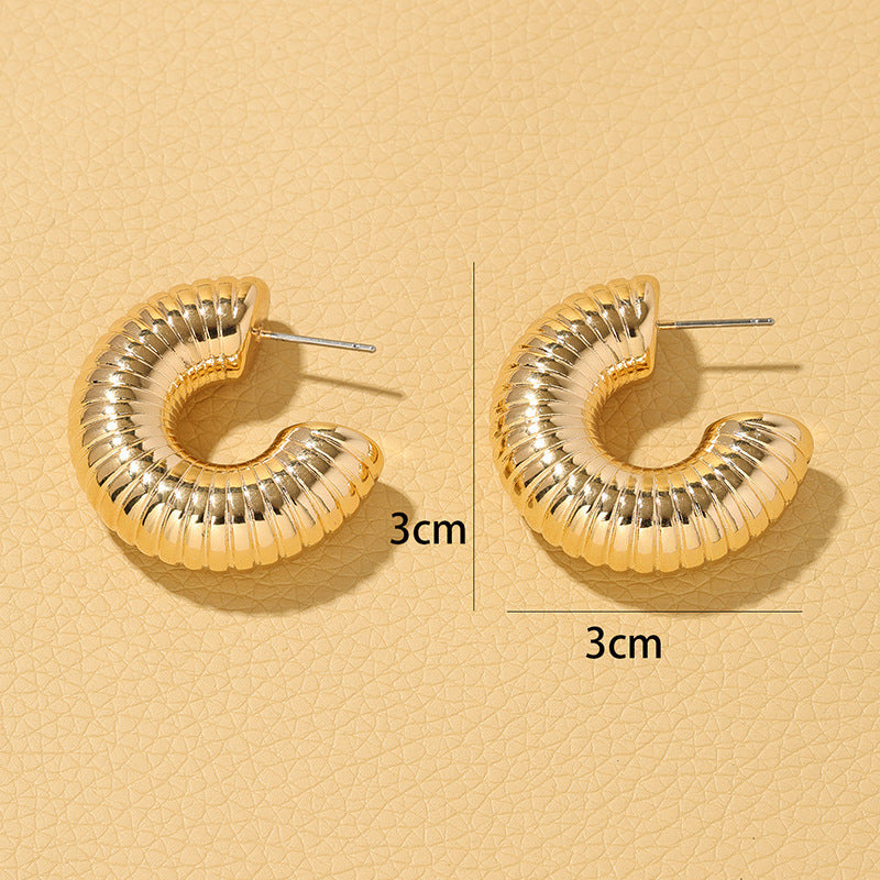 Wholesale metal C- shaped light luxury earrings