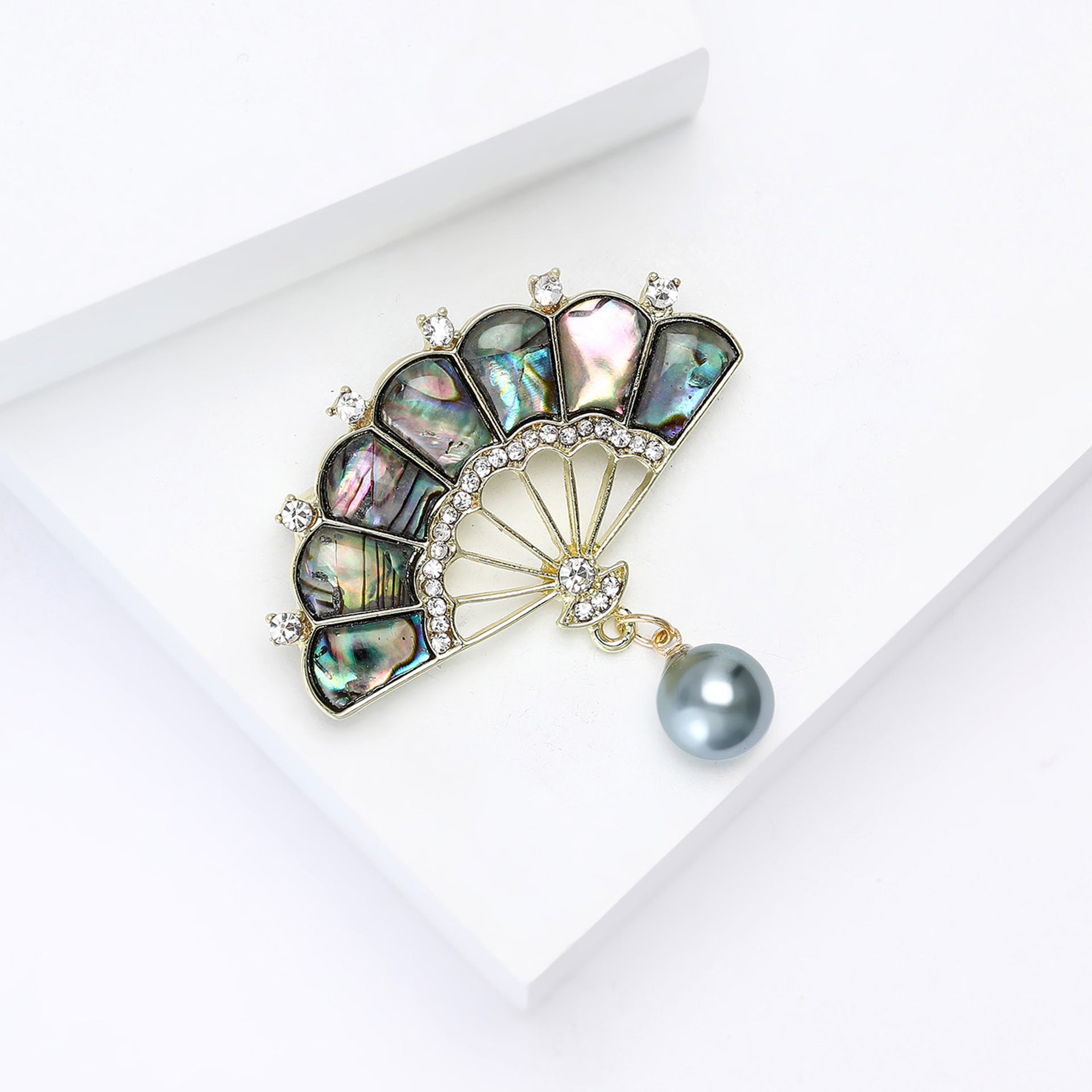 Wholesale Mother Of Pearl Abalone Shell Rhinestone Alloy Fan Brooch Classic Elegant Decorative Pin For Women Boutique Resale Gift