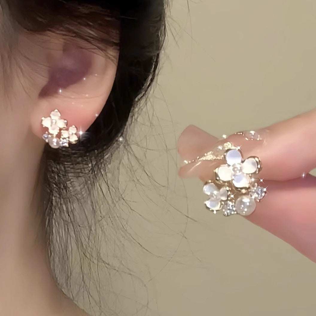 Wholesale Simple and Luxurious Heart-shaped Pearl Earrings
