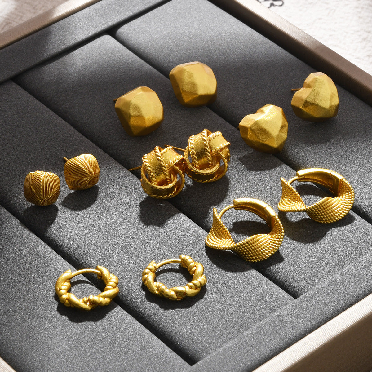 Wholesale retro personality temperament sand gold earrings