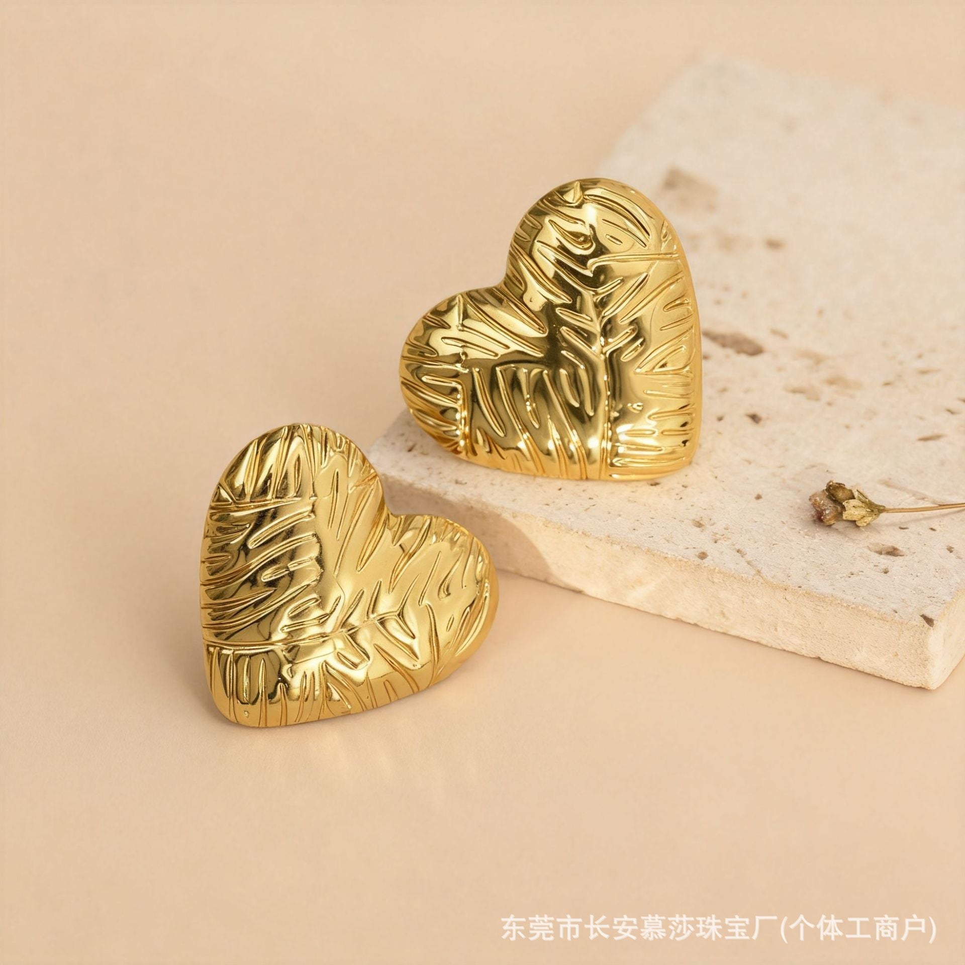 Wholesale Modern Heart Shape Stainless Steel Earrings Trendy Golden Electroplated Earrings for Women Party Wear Jewelry Accessory