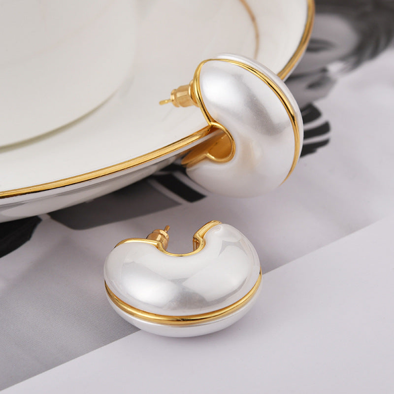 Wholesale Light Luxury Pearl Retro Earrings