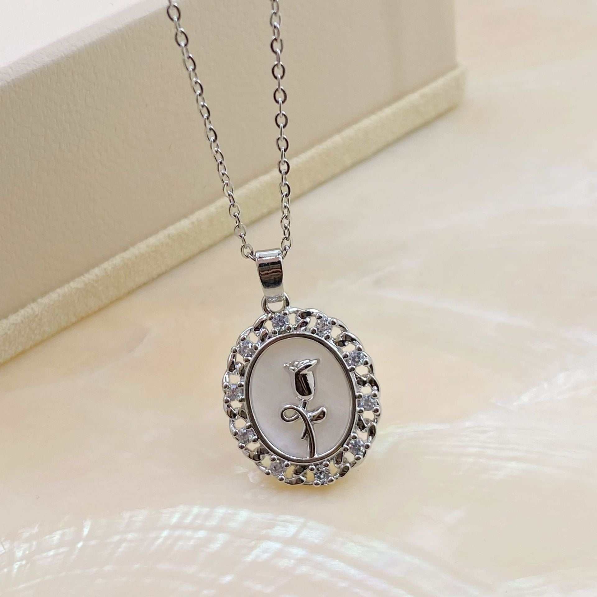 Wholesale Flower Diamond Pearl Necklace