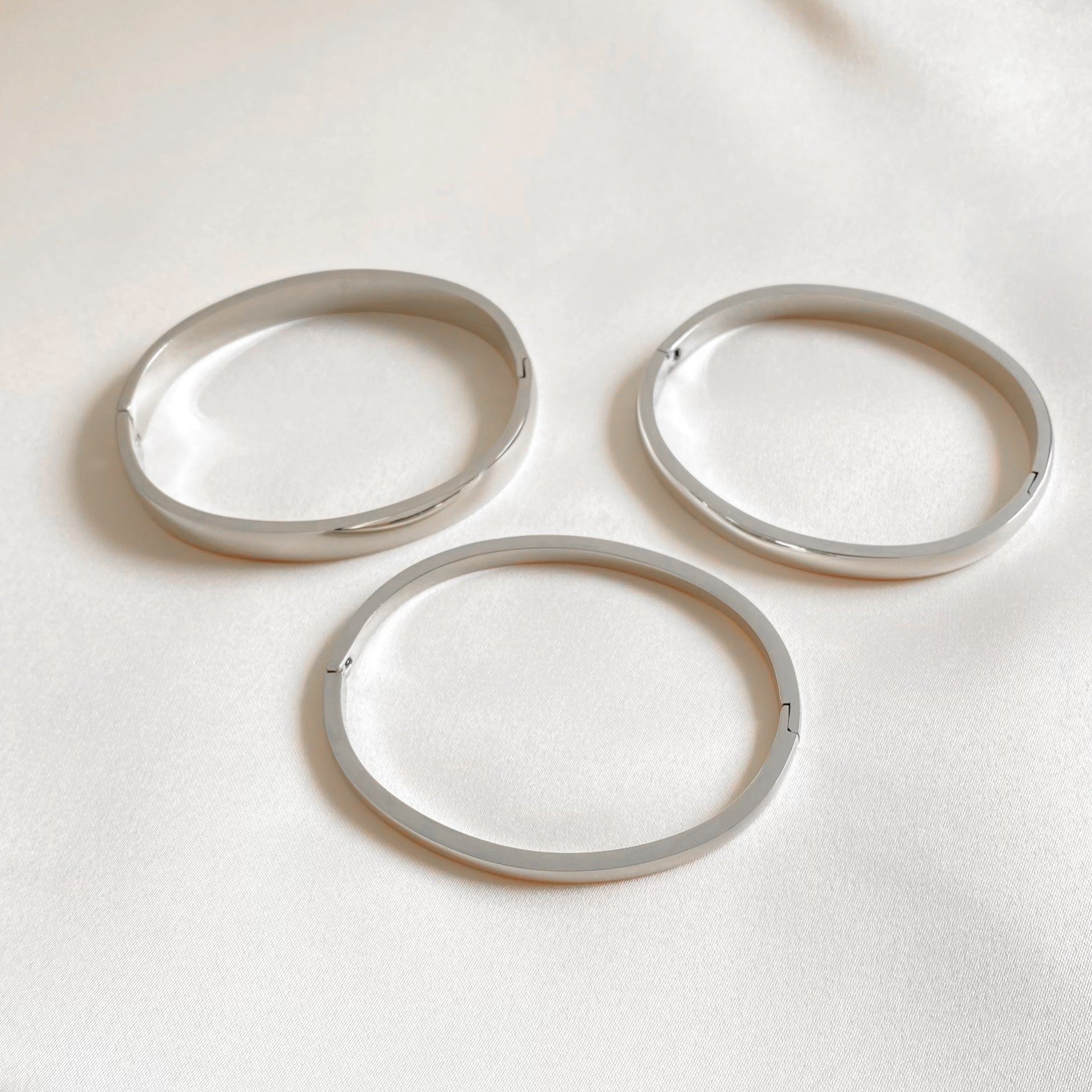 Wholesale Stainless steel glossy bracelet retro extremely simple buckle plain  bracelet