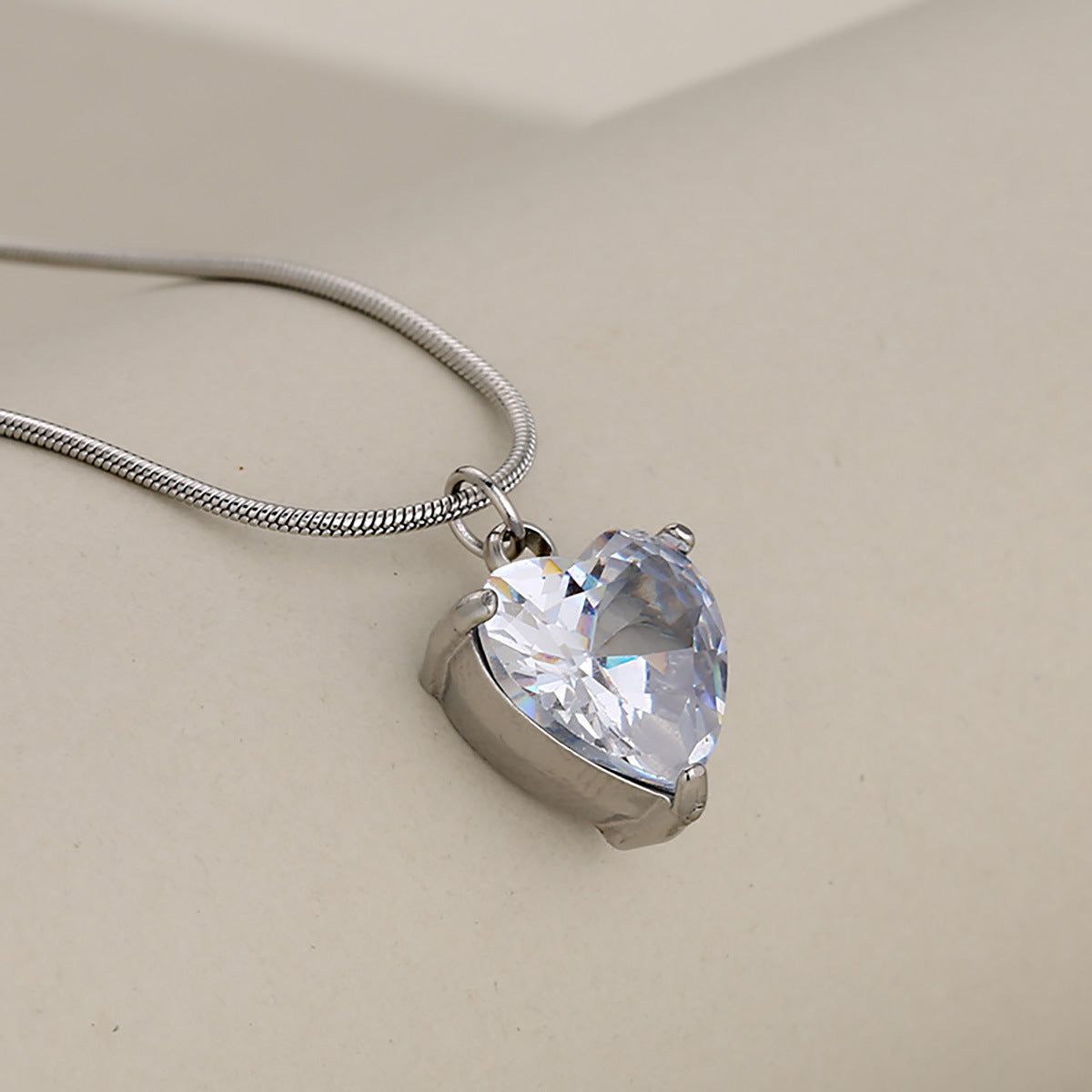 Wholesale  Stainless steel color heart-shaped inlaid crystal zirconium snake bone chain necklace