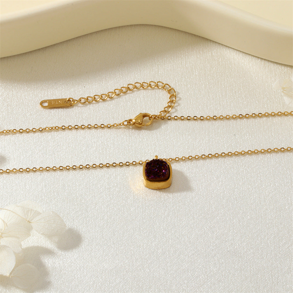 Wholesale Natural crystal bud pendant necklace with hemming,  suitable for daily commuting,  gold titanium steel clavicle chain