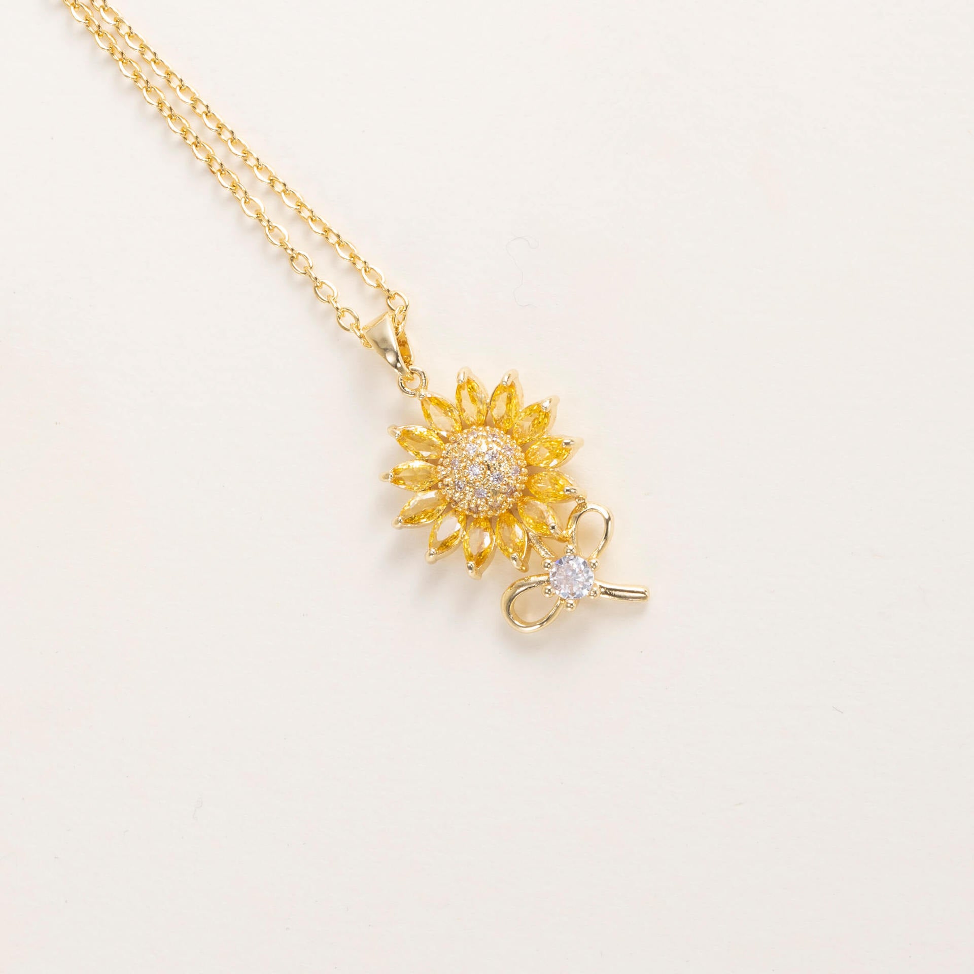 Wholesale Red Sunflower Pendant Sweater Chain Copper Fashion Jewelry Accessory for Women Boutique Resale