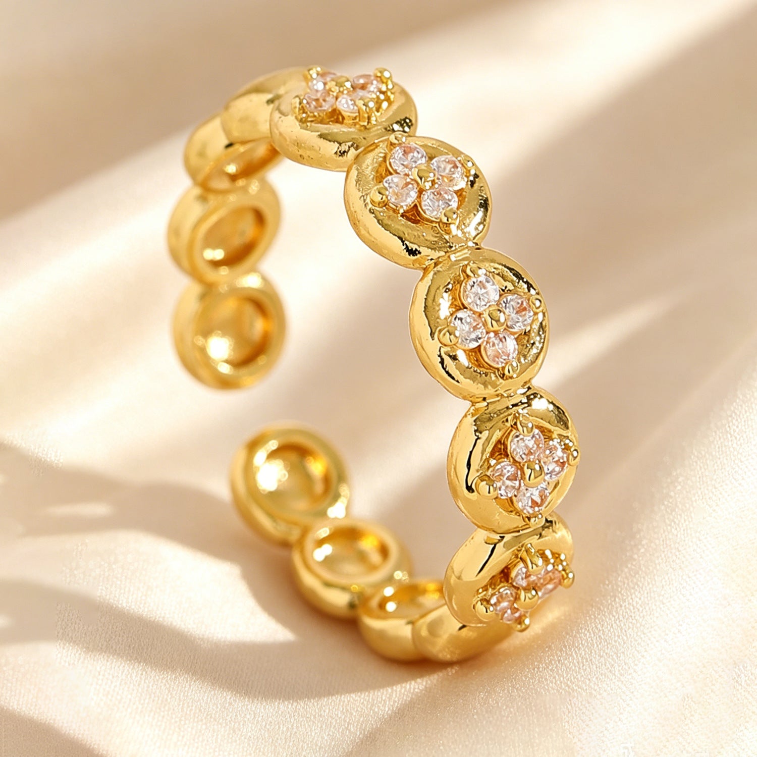 Wholesale Gold Plated Copper Floral Design Ring Fashion Accessory Gift Boutique