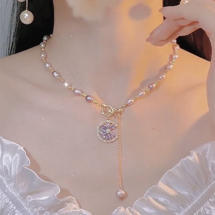 Wholesale light luxury  freshwater pearl necklace