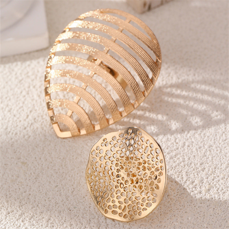 Wholesale Geometric flower pearl metal hollow ring