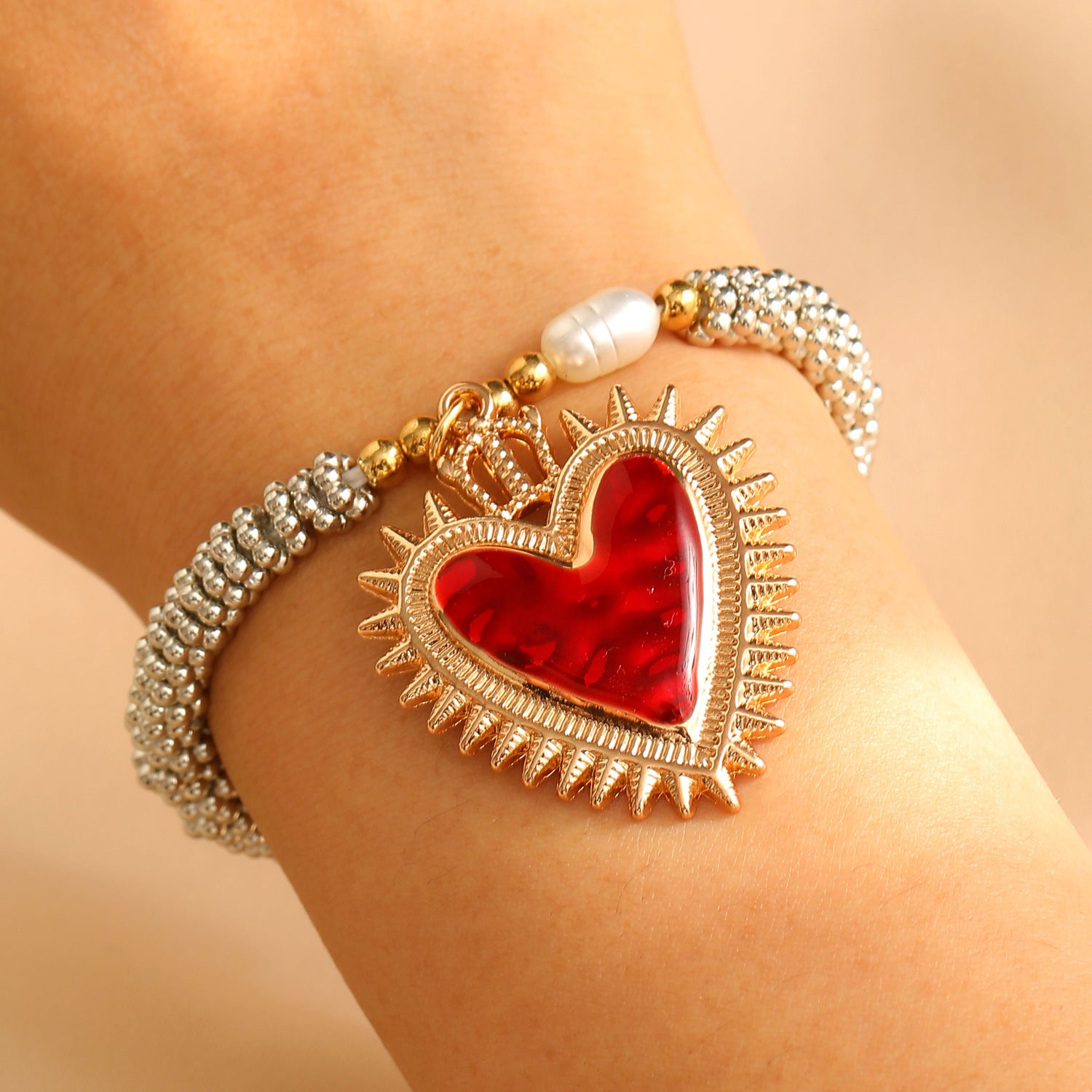 Wholesale Retro Religious Sacred Heart Pendant Necklace Heart Shape Alloy Electroplated Design Trendy Jewelry Gift For Women Boutique Resale