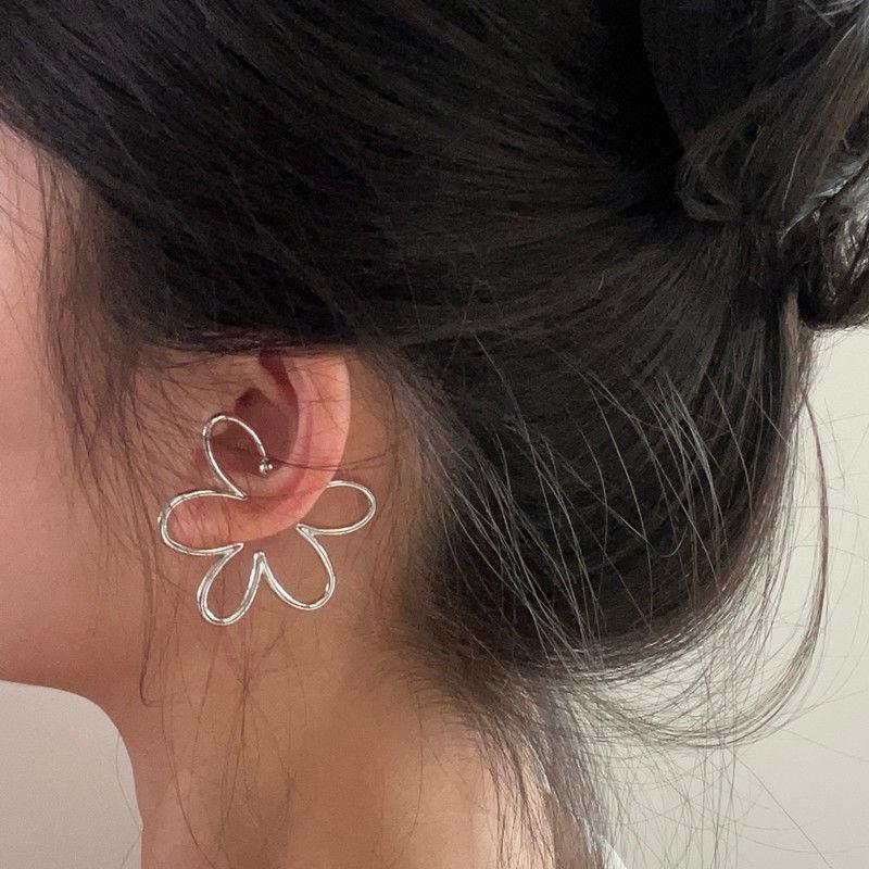 Wholesale Floral Design Flower Ear Clip Fashion Accessory for Women Boutique Resale Gift