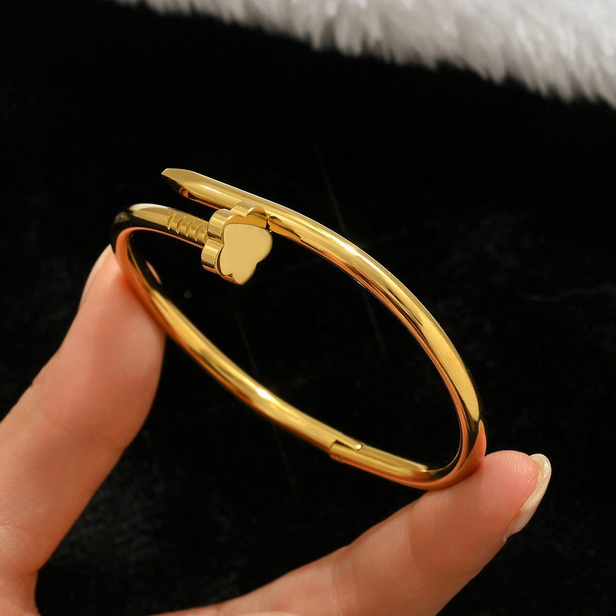 Wholesale Titanium Steel Gold Electroplated Studded Bracelet Set Fashion Jewelry Accessory