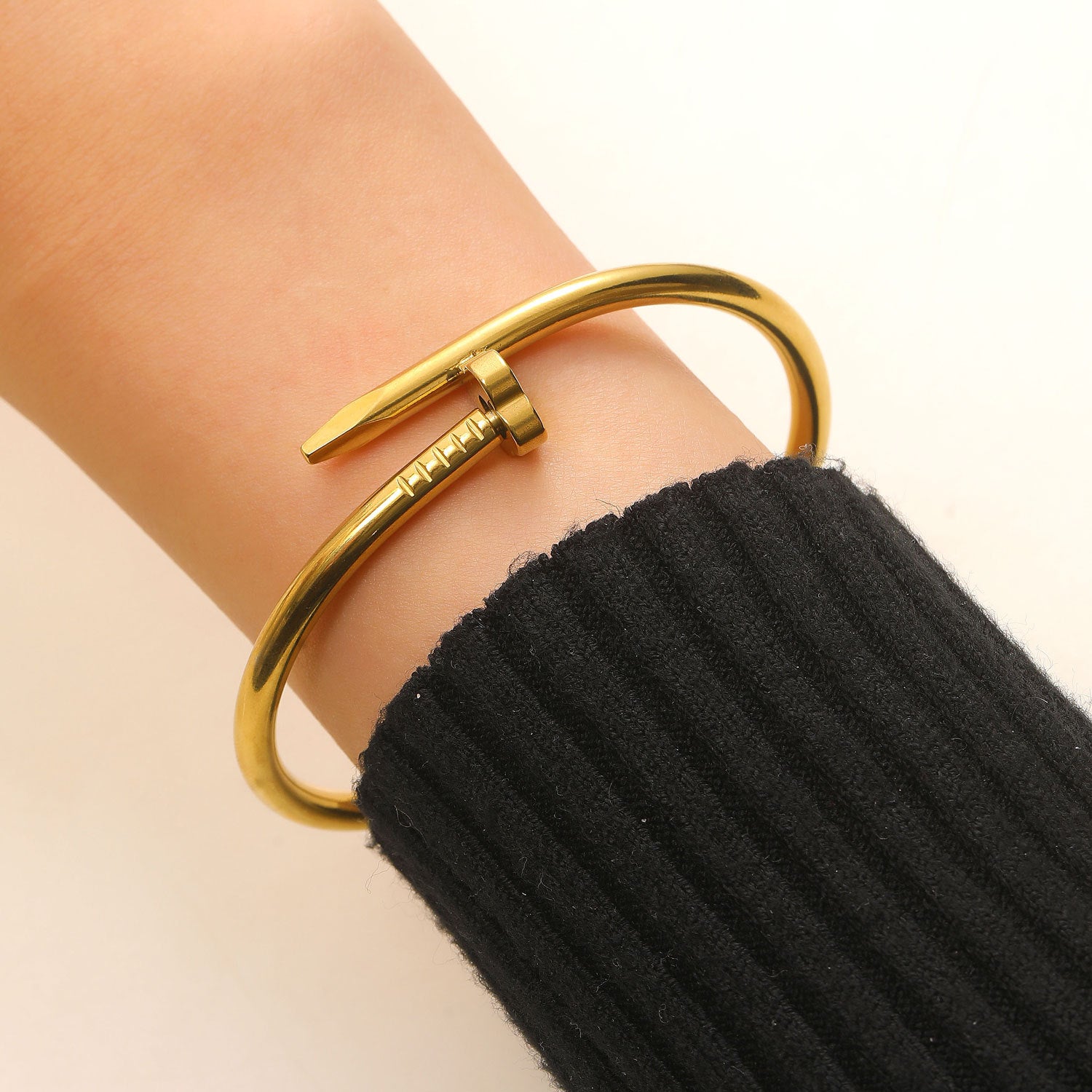 Wholesale Stainless steel gold-plated diamond-encrusted heart-shaped bracelet