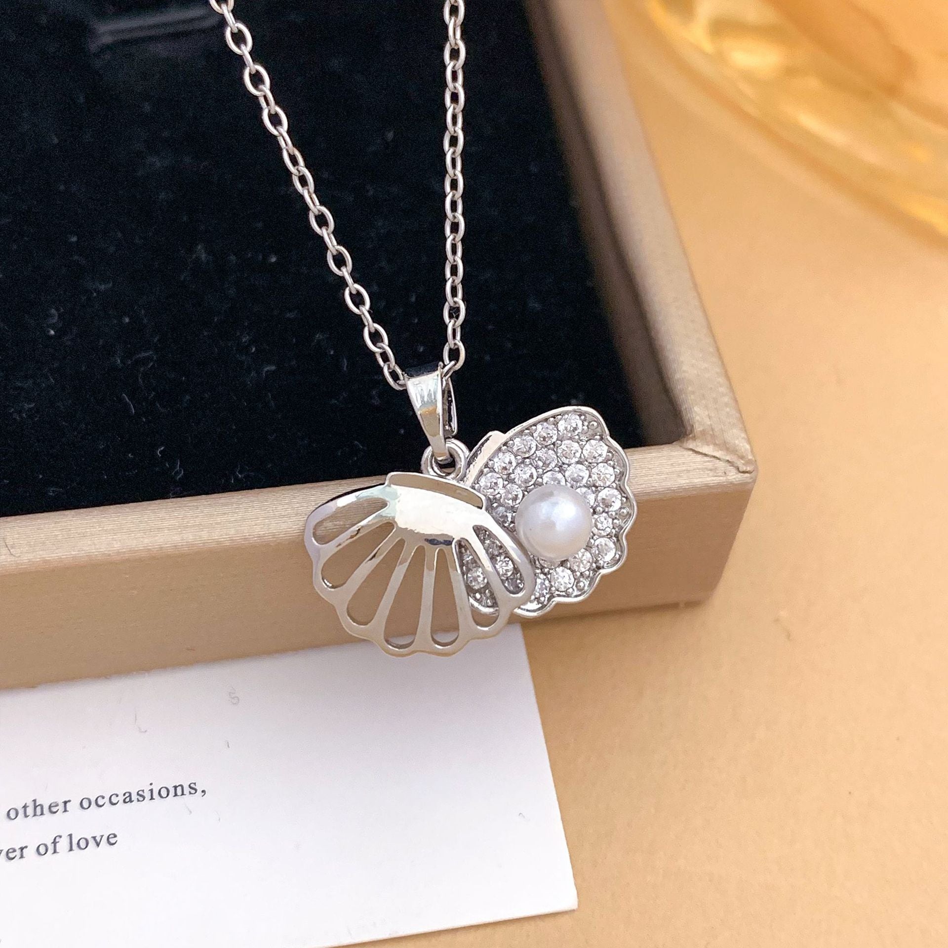 Wholesale Fashion Real Gold Plated Shell Pearl Pendant Necklace,  Titanium Steel Choker Jewelry Accessory