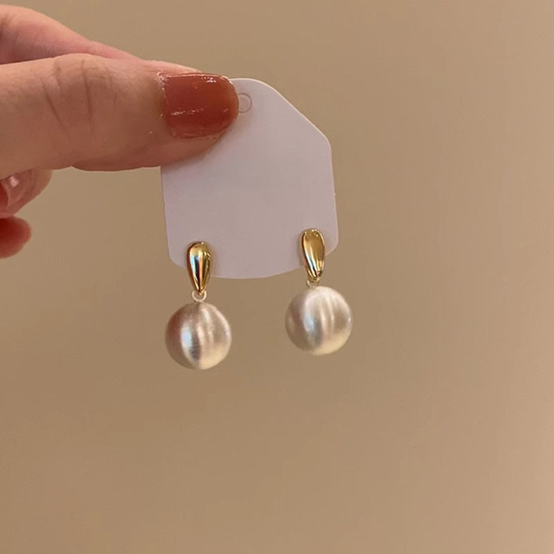 Wholesale Simple and Luxurious Heart-shaped Pearl Earrings