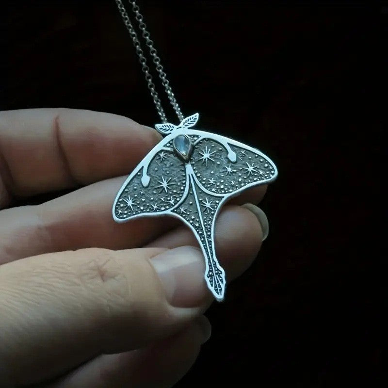 Wholesale  Retro Devil Fish Inlaid Gemstone Pendant Necklace