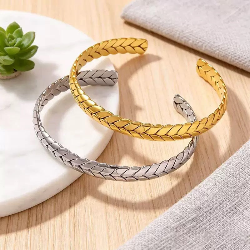Wholesale Stainless Steel Hand Polished Wheat Ear Open Bangle - Trendy Fashion Accessory for Boutique