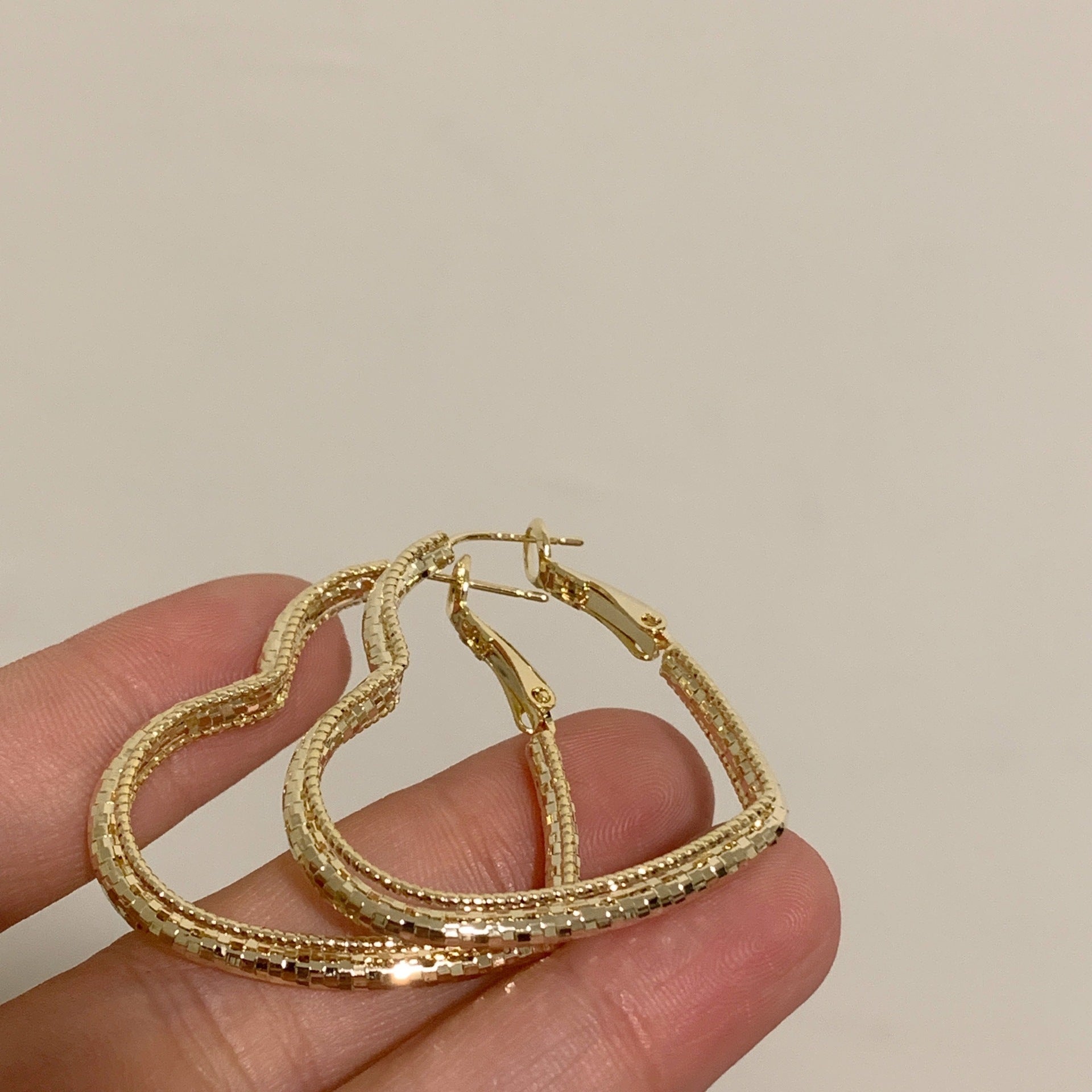 Wholesale  Love Buling Earrings  Silver Pin Earrings