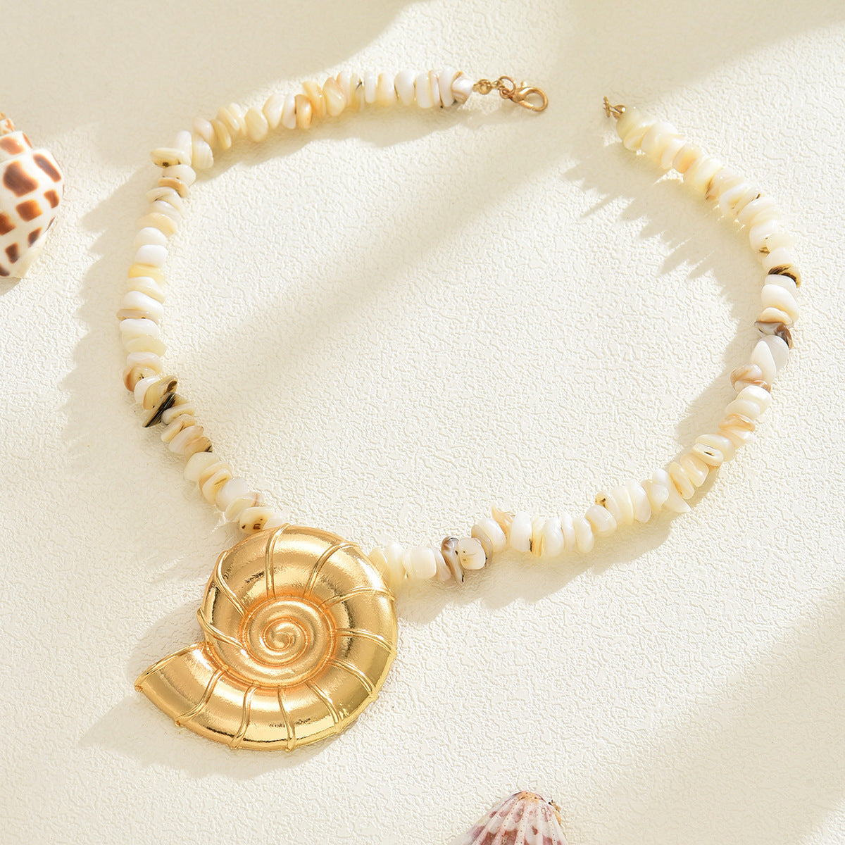 Wholesale  Exaggerated Oversized Alloy Conch Pendant Necklace