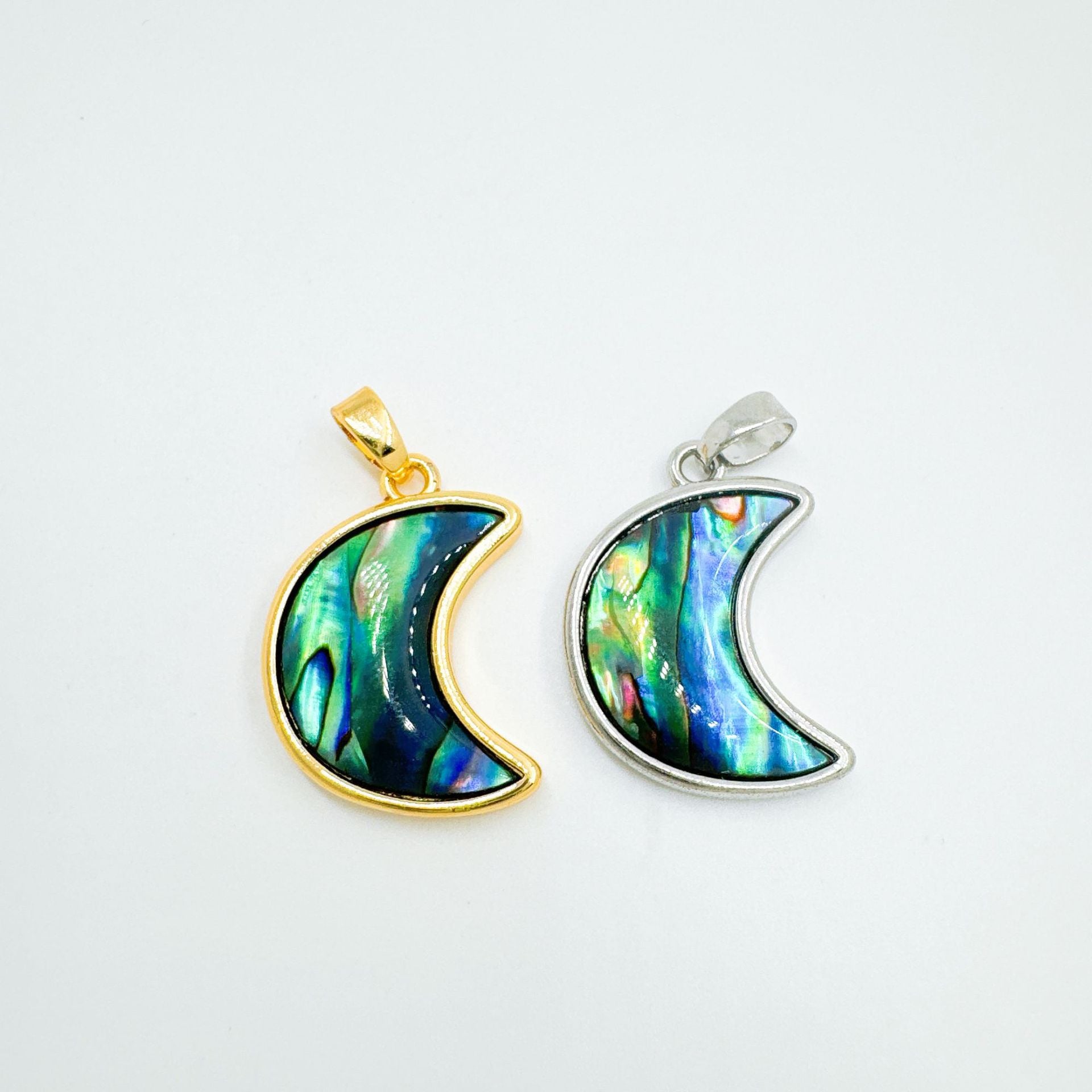 Wholesale Gold Plated Copper Moon Pendant Necklace Natural Shell Charm Boutique Resale Jewelry Accessory