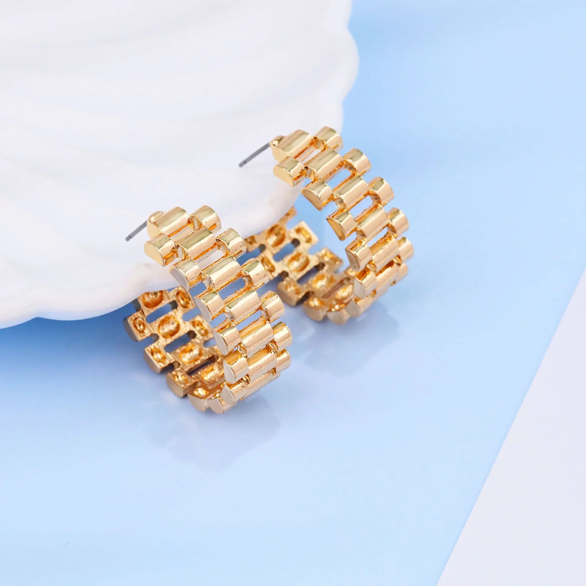 Wholesale  metal texture C- shaped earrings