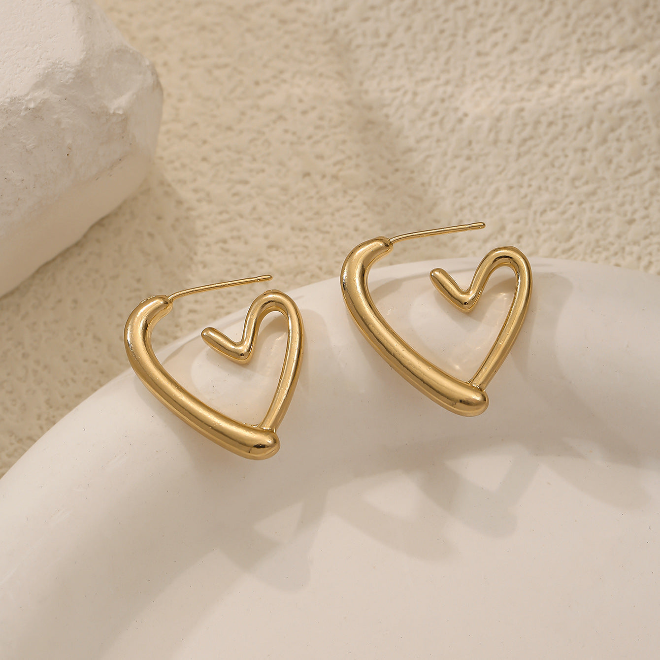 Wholesale Chic Open Heart Dangle Earrings For Women Geometric Gold Tone Earrings Stylish Jewelry Accessory Boutique Resale And Gift