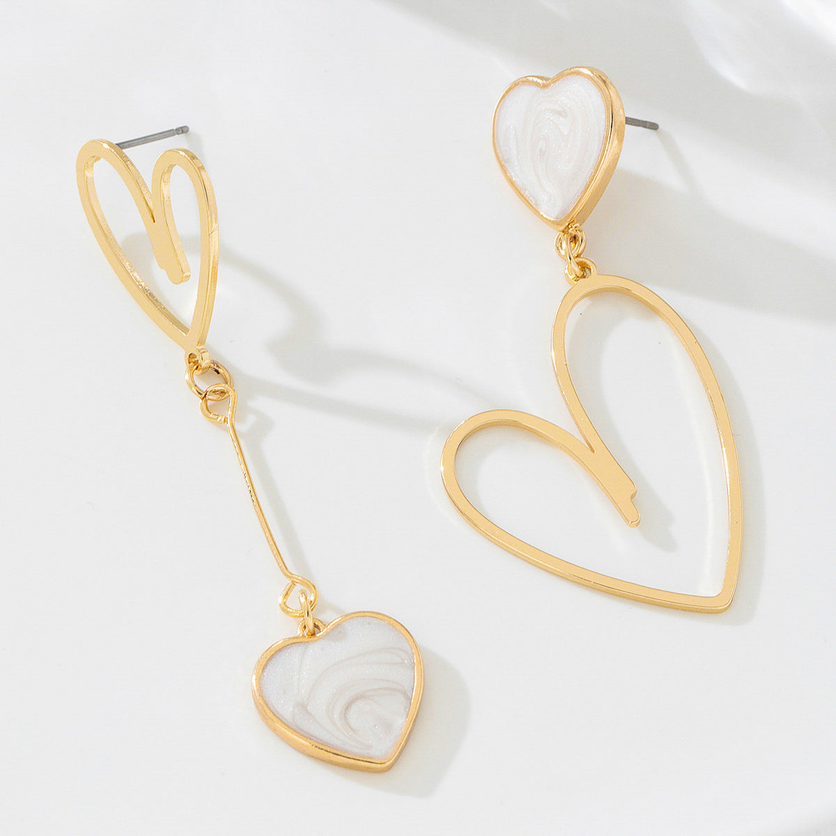 Wholesale Trendy Asymmetric Pink Heart Drop Earrings Alloy Electroplated Jewelry Accessory