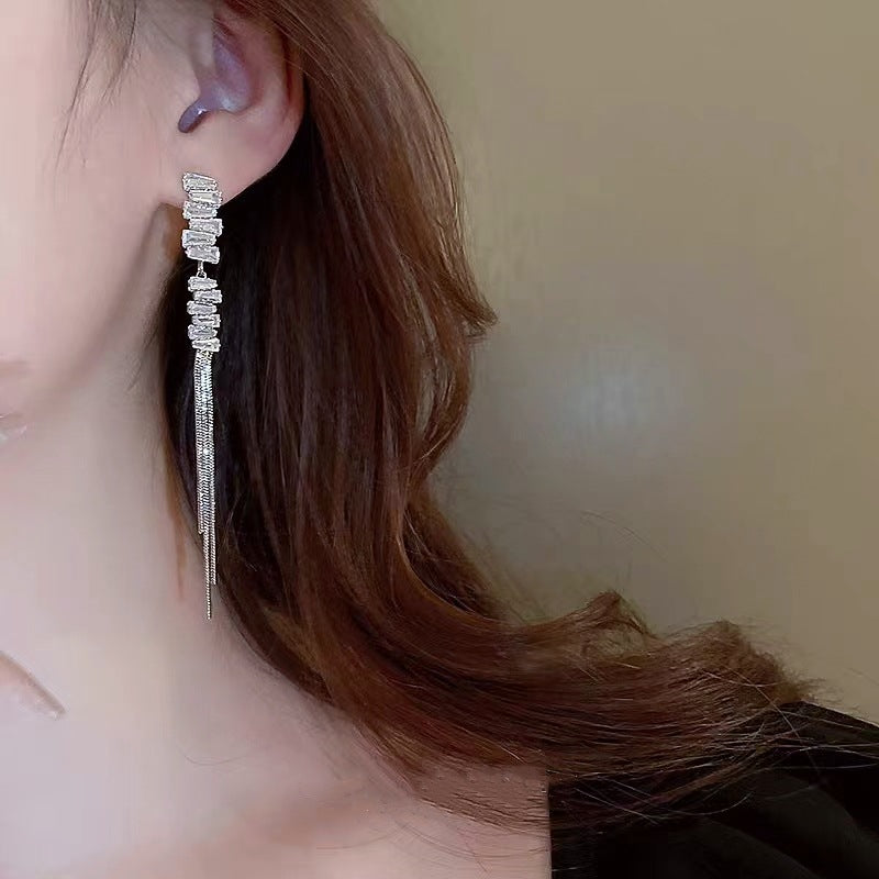 Wholesale light luxury long tassel earrings