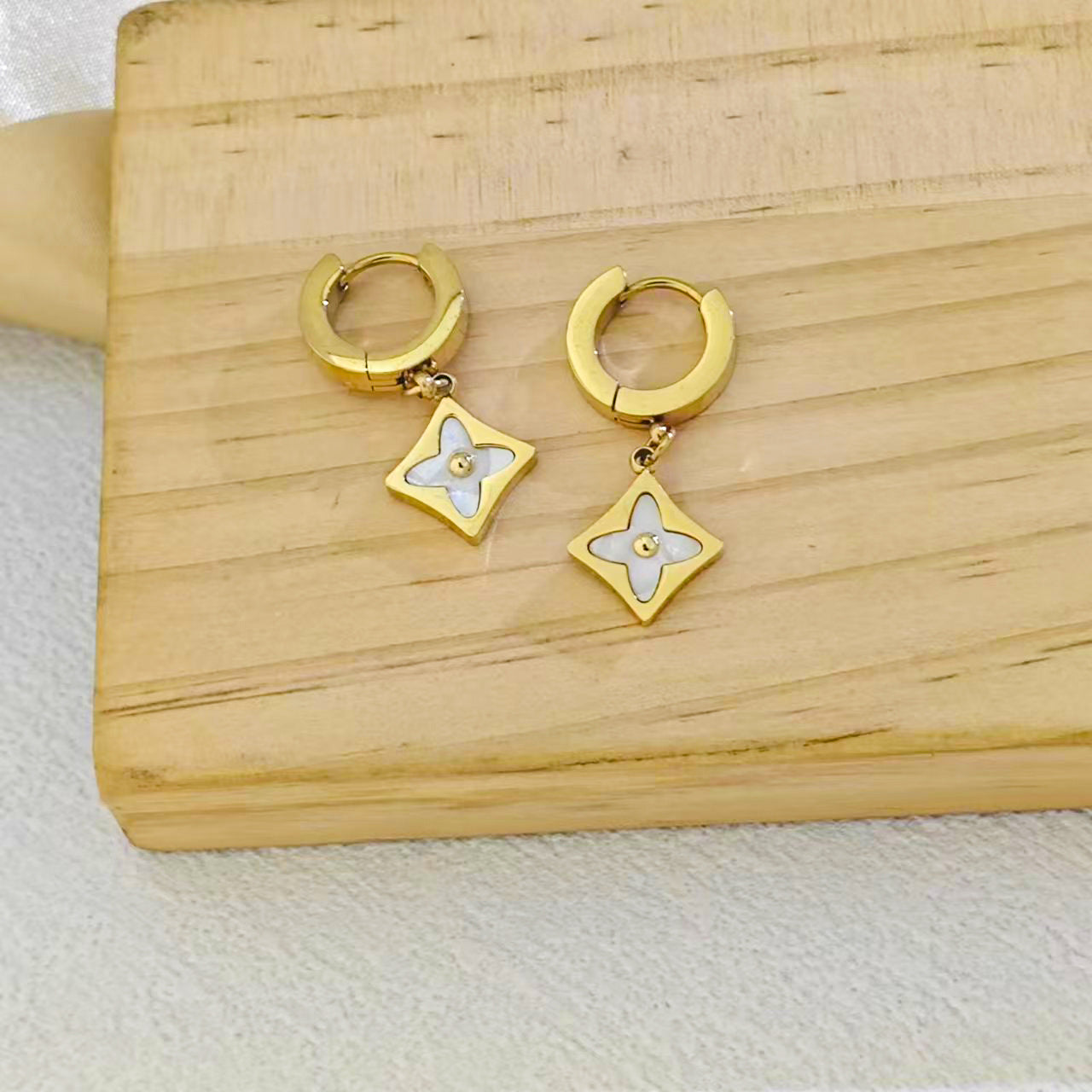 Wholesale Titanium Steel Earrings Old Money Style Chic Jewelry Accessory for Party Wear and Everyday Gift