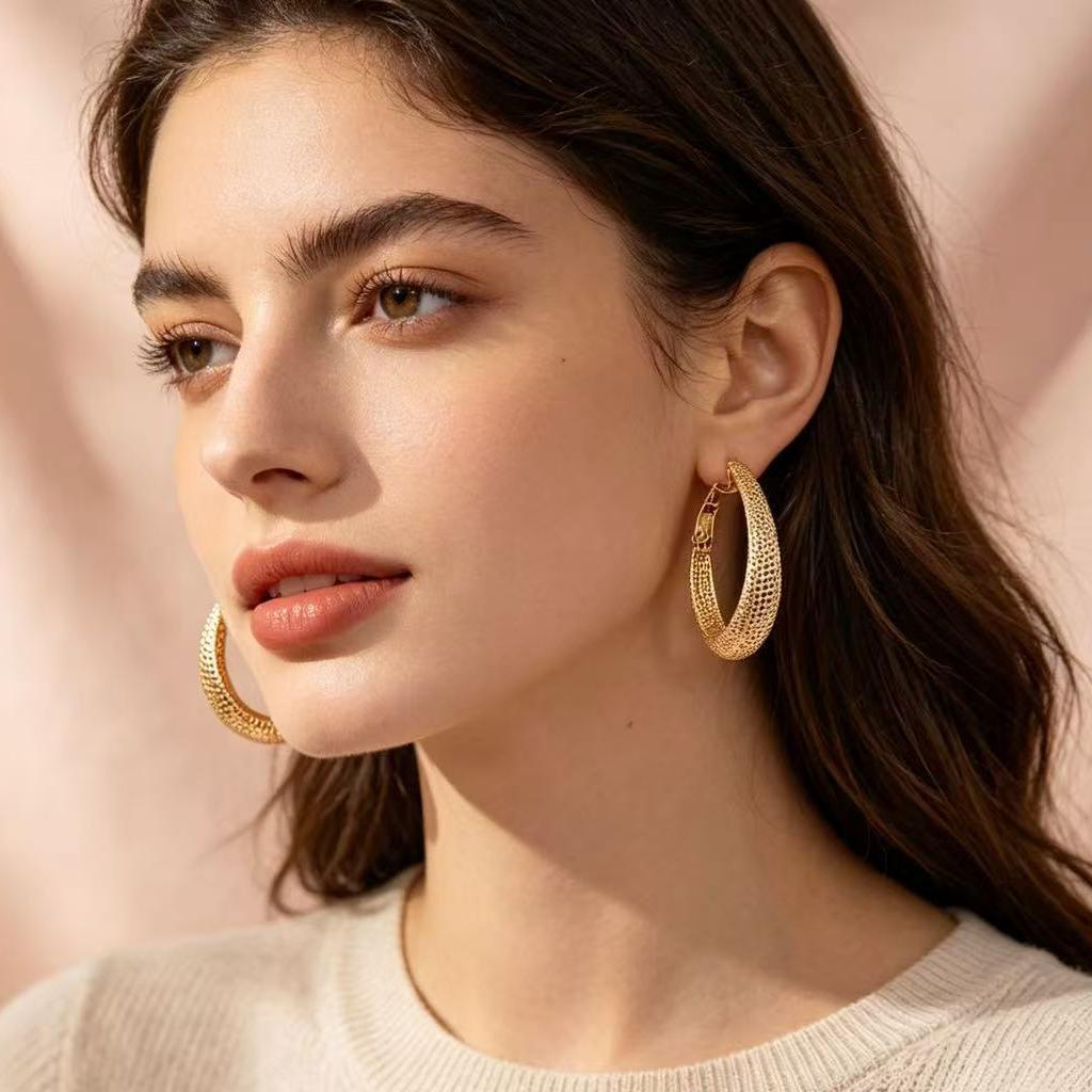 Wholesale Oval Hoop Earrings Gold Stainless Steel Fashion Accessory for Resale