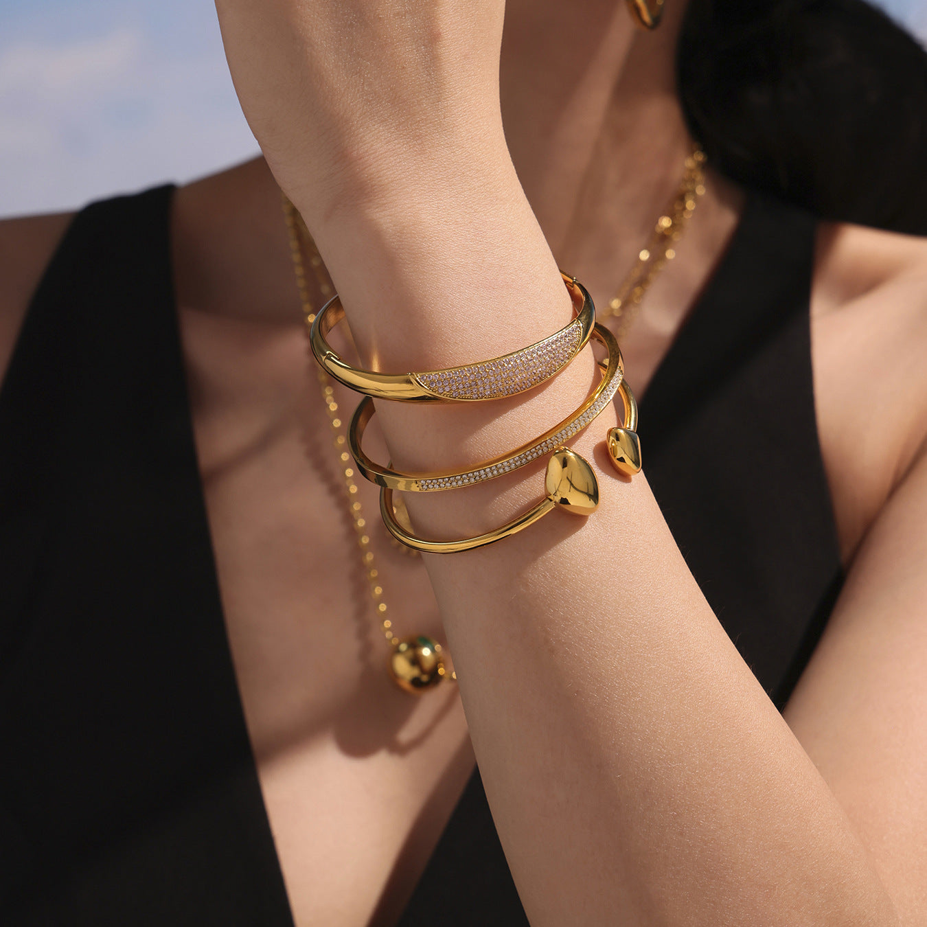 Wholesale Stainless Steel 18K Gold-Plated Triangle Hollow Elastic Bracelet