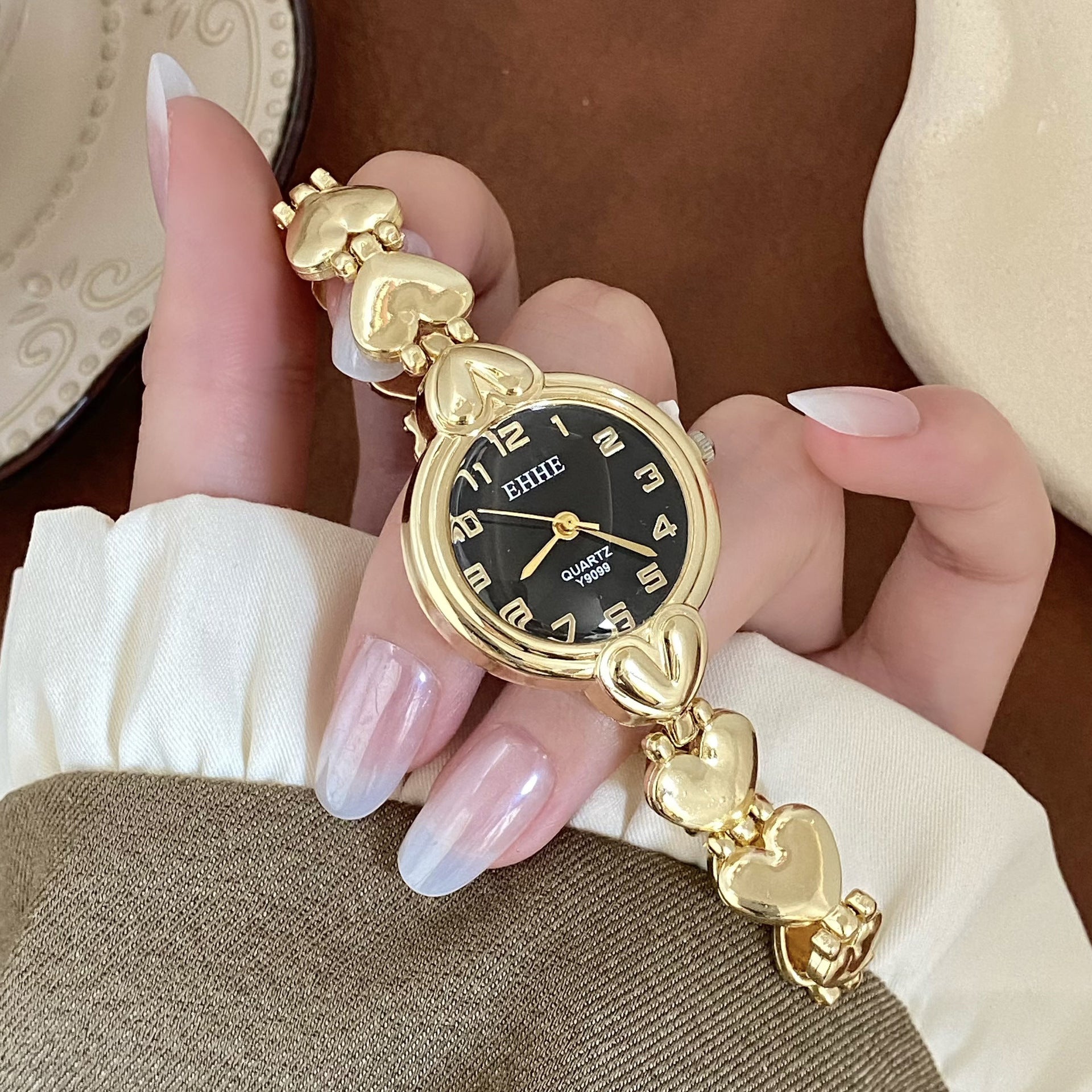 Wholesale Heart Shaped Design Women S Quartz Wristwatch With Round Dial Fashionable Everyday Bracelet Look Boutique Resale Gift