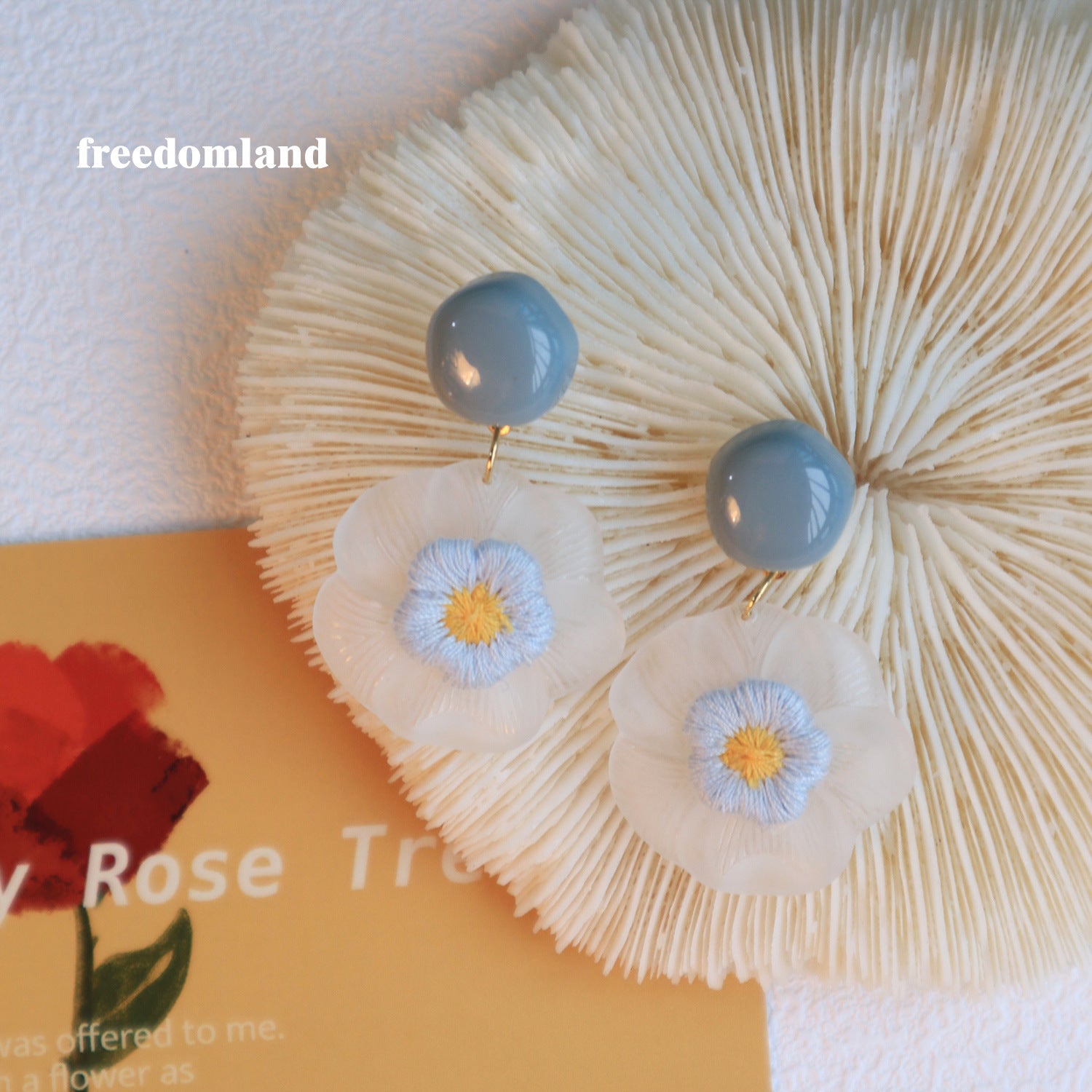 Wholesale Blue resin flower earrings