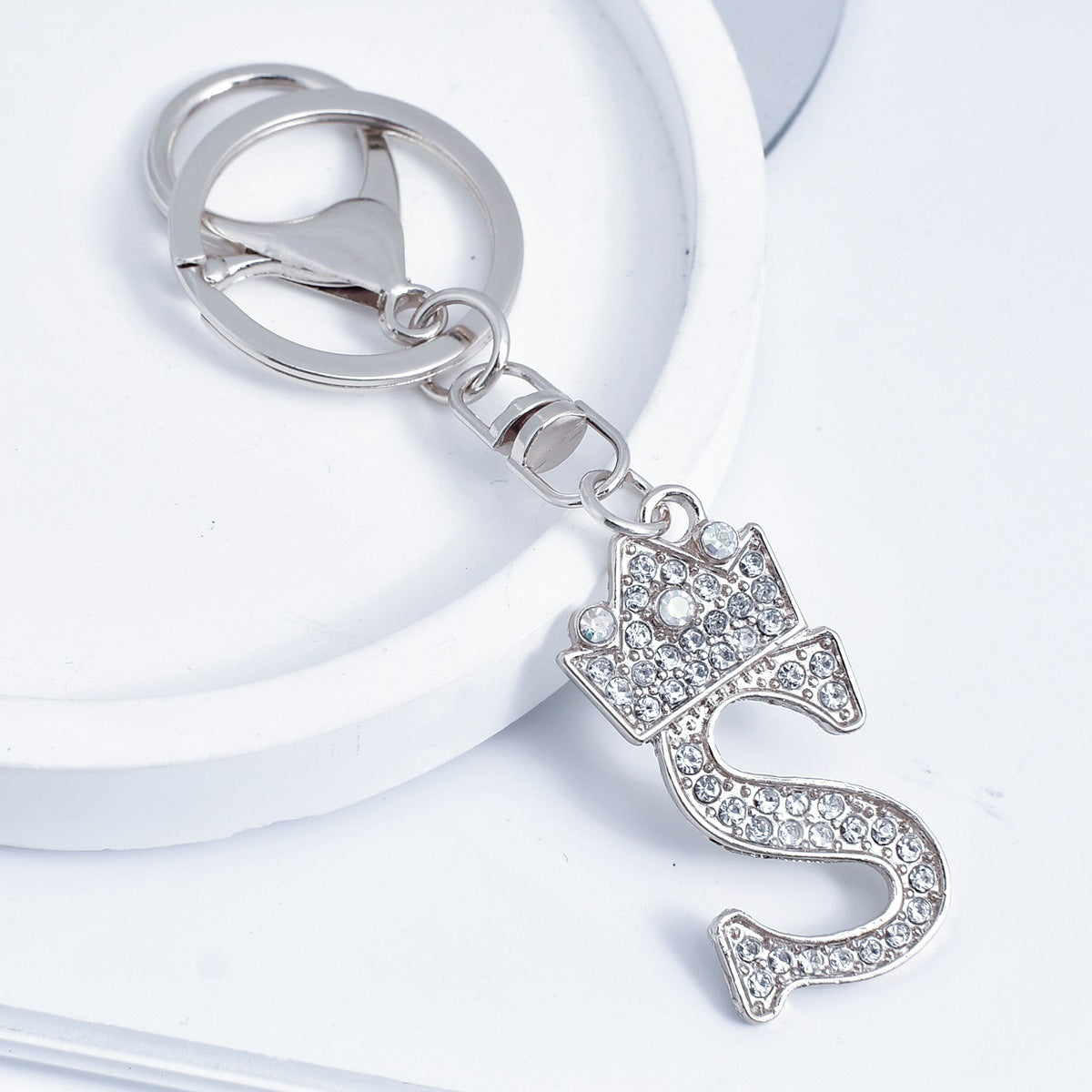 Wholesale Stylish Rhinestone 26 Letter Keychain Zinc Alloy Silver Metal Pendant Car Backpack Accessory Fashion Jewelry Gift For Resale