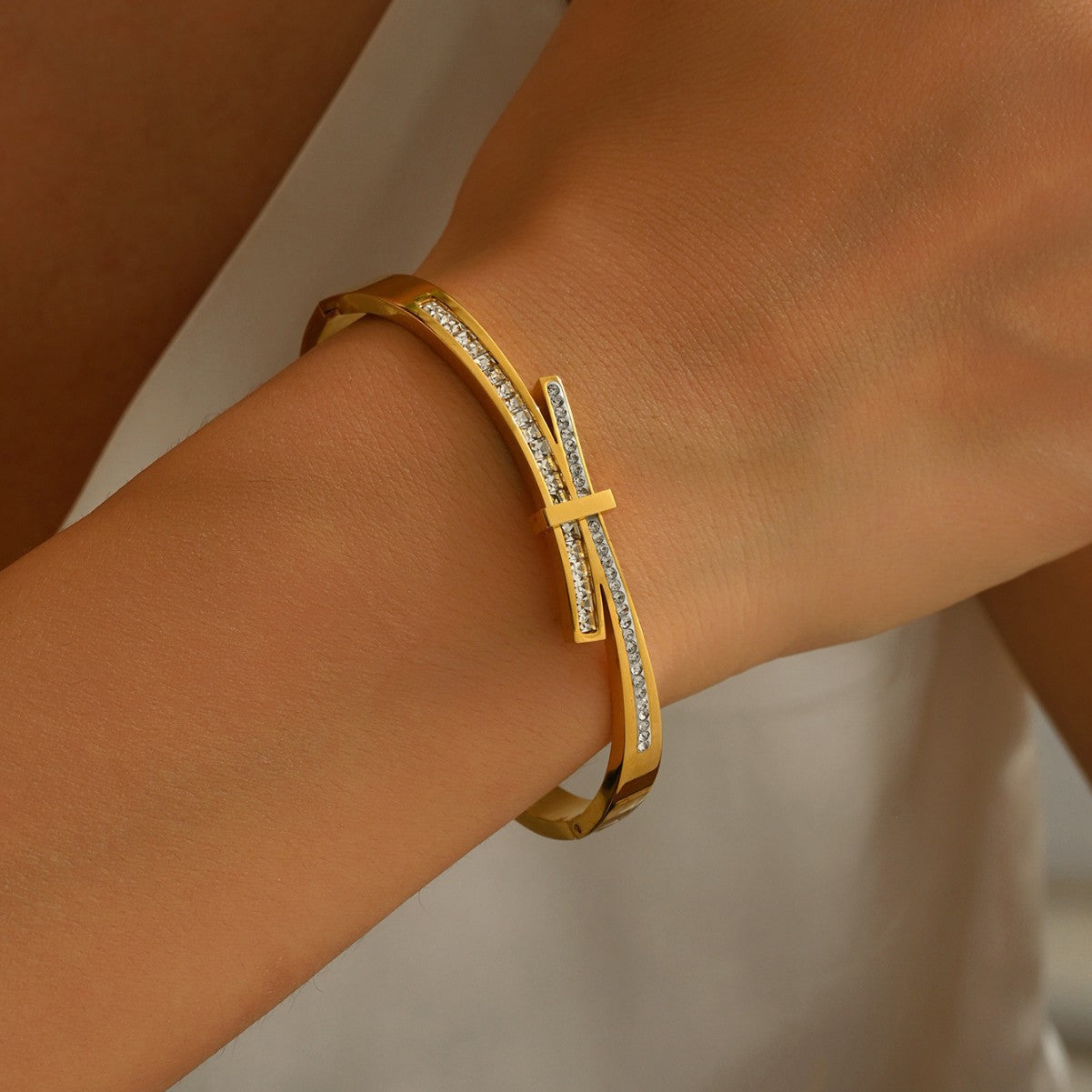 Wholesale Steel and titanium four-leaf clover bracelet with zircon setting ACCVIP