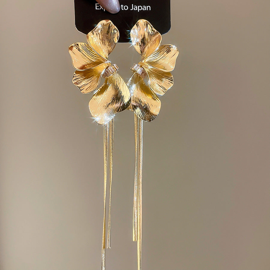 Wholesale Vintage Style Metal Petal Tassel Earrings - Fashion Accessory for Resale