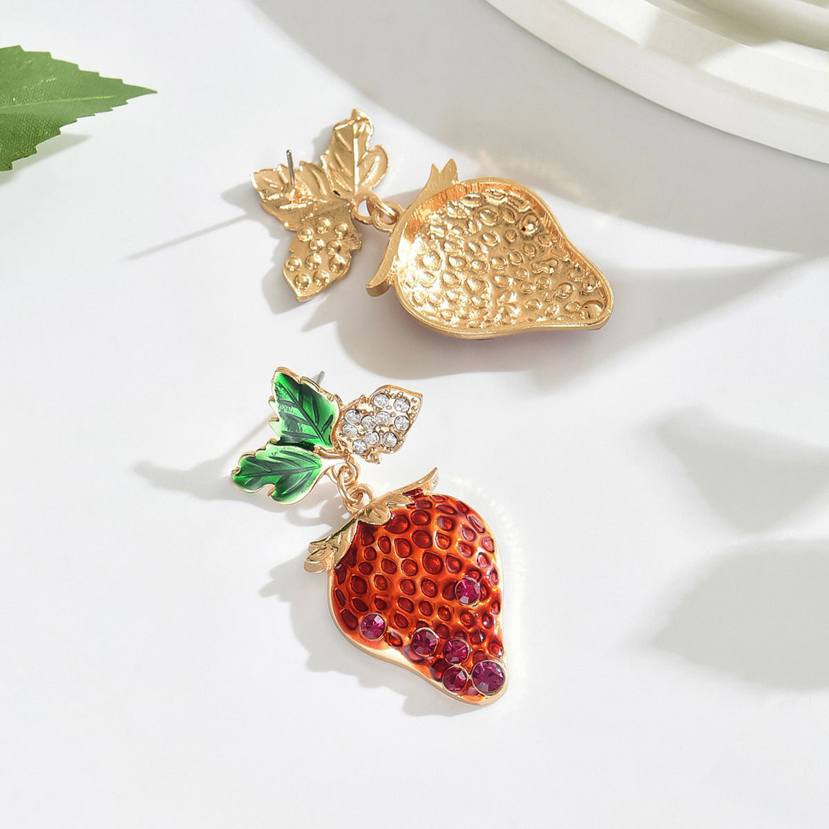 Wholesale Cute strawberry-shaped rhinestone earrings