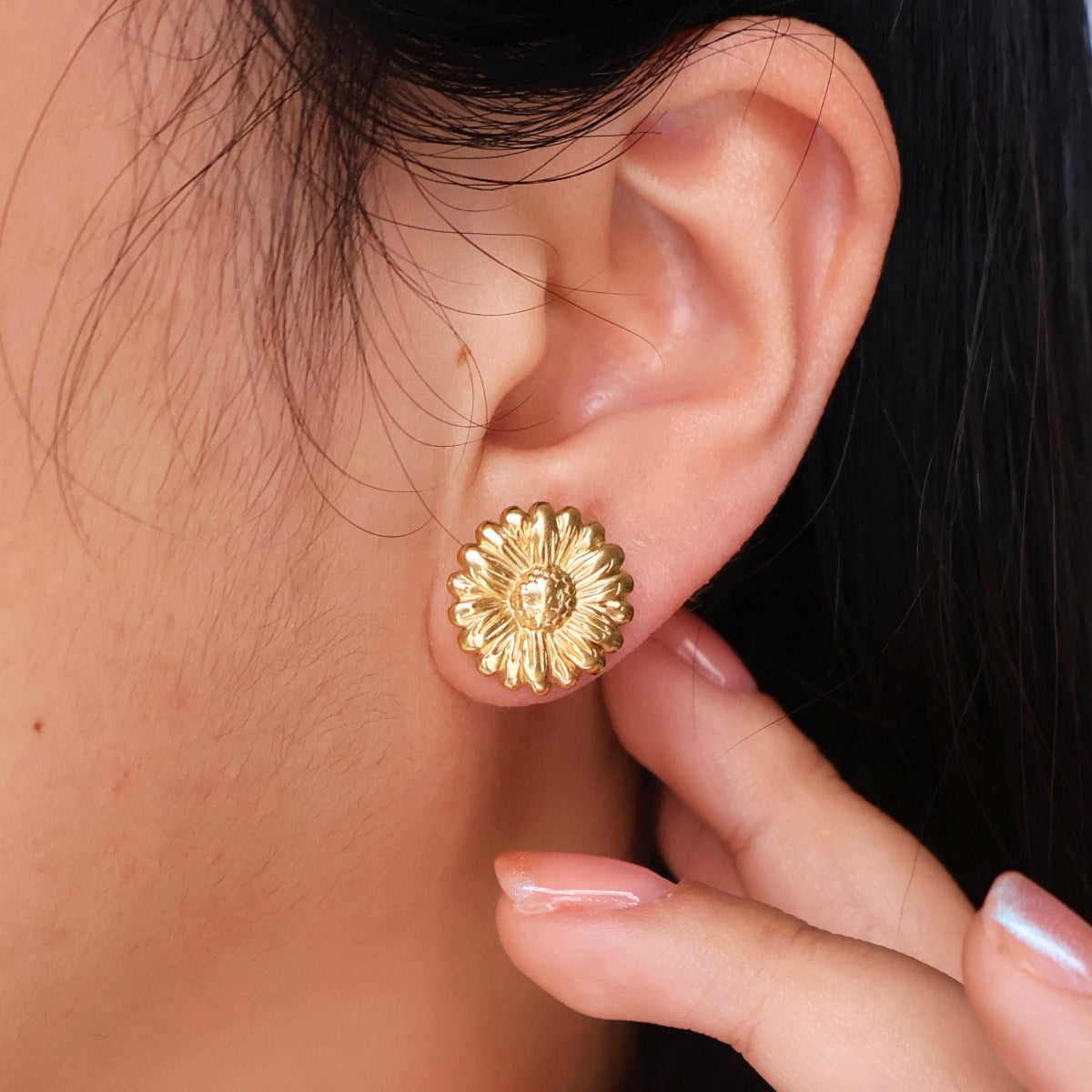 Wholesale stainless steel daisy earrings  geometric round flower petal earrings