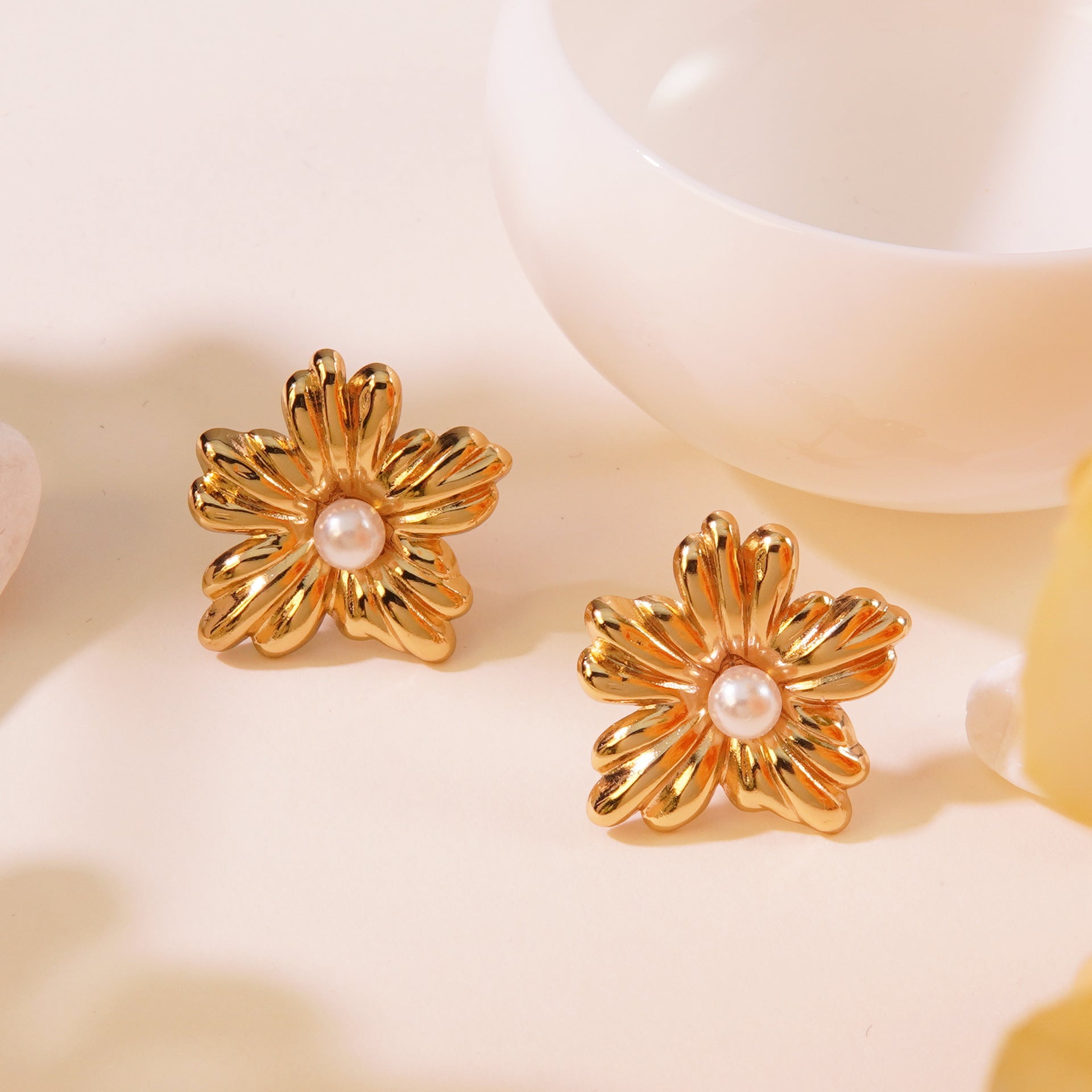 Wholesale  fashion temperament irregular three-dimensional flower earrings