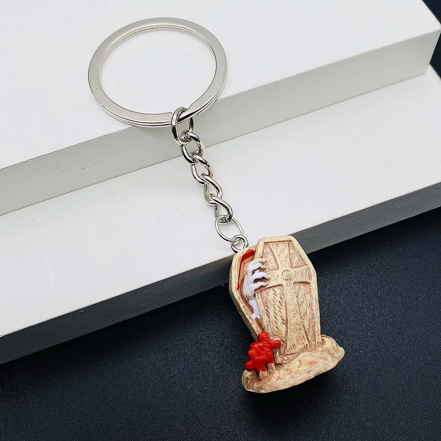 Wholesale  Resin Keychain with Ghost Coffin Pumpkin Design,  Trendy Car Key Accessory for Bags and Backpacks
