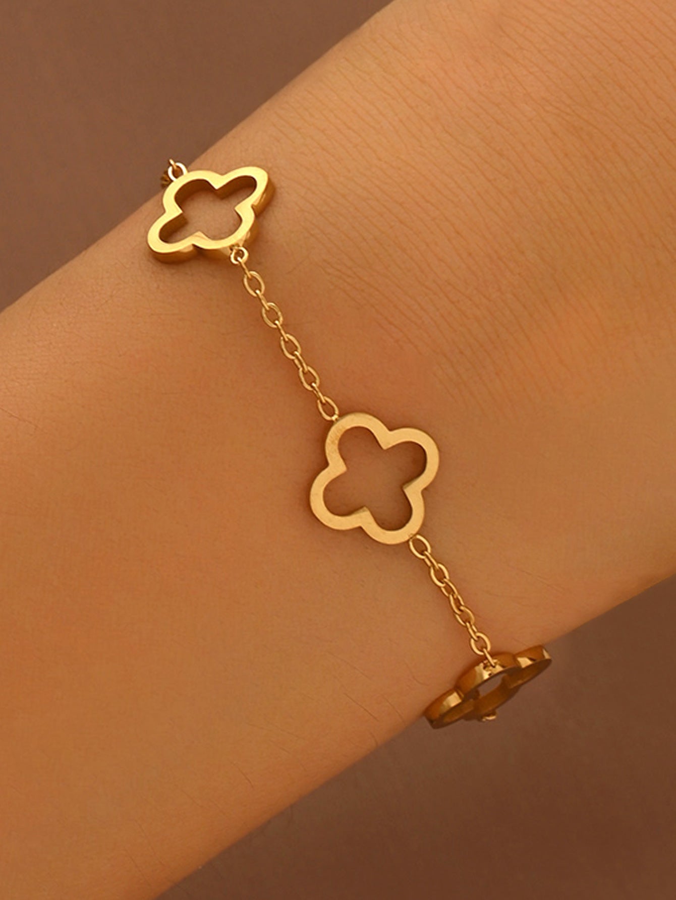Wholesale Cross-Border Titanium Steel Four-Leaf Clover Lucky Hollow Flower Design Fashionable and Simple Factory Wholesale Direct Sales Bracelet for Women Hot Style