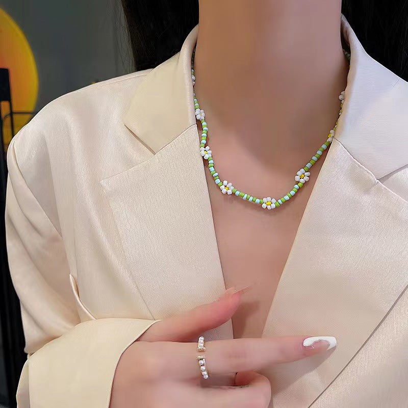 Wholesale  Acrylic Small Fresh Niche Design Flower Necklace